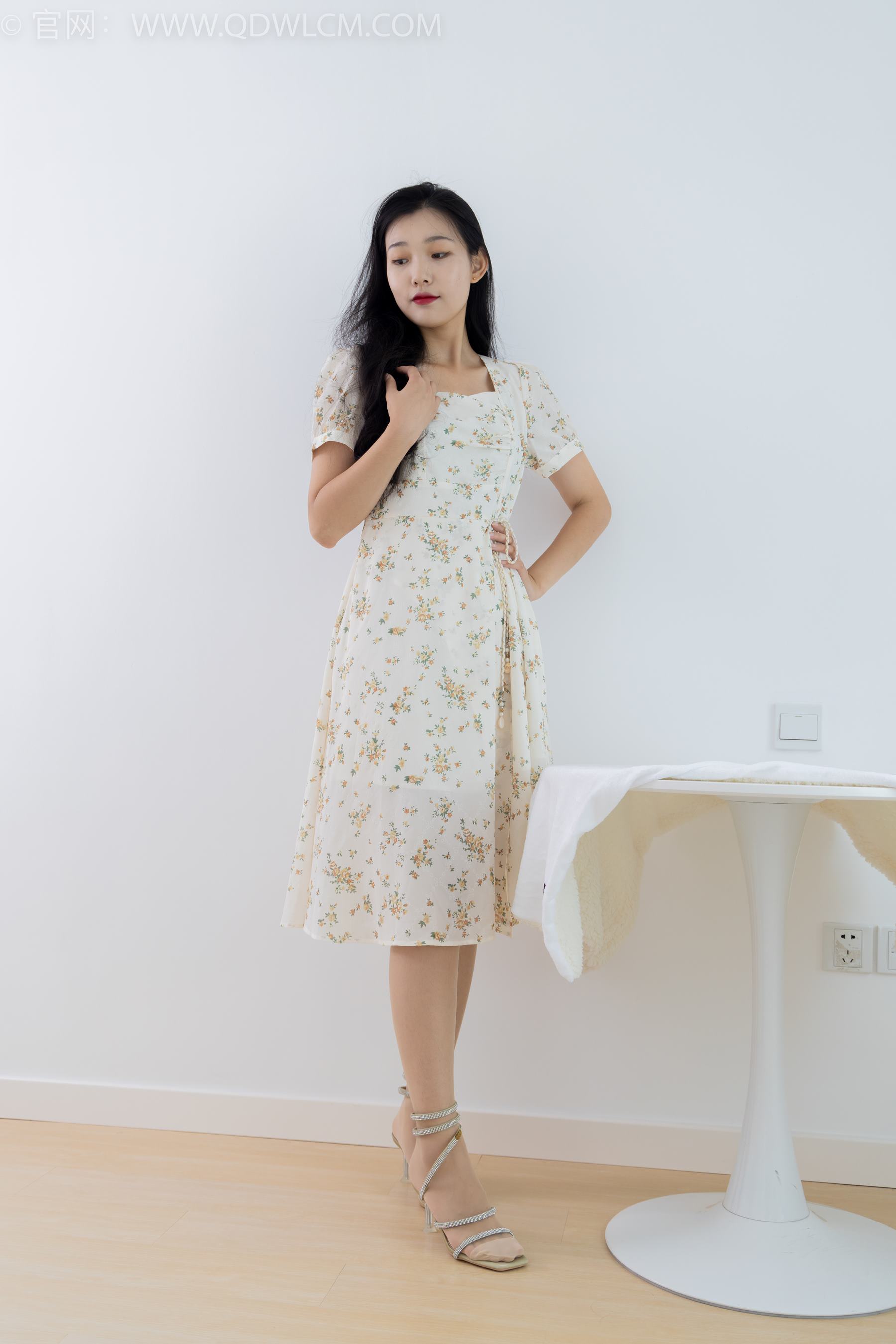 物恋传媒 NO.1719 桐桐-落叶纷飞[150P/1V/3.48GB]