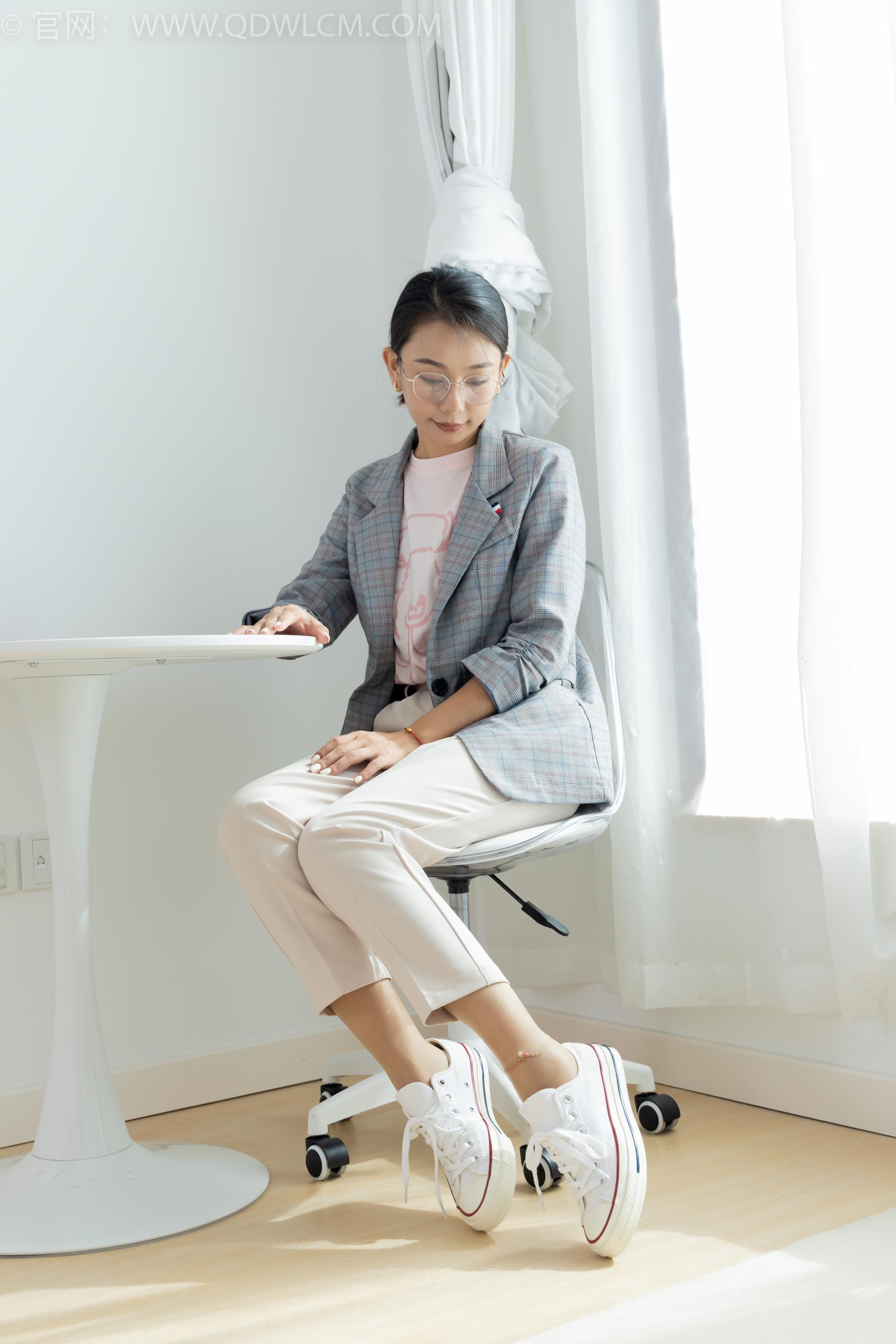 物恋传媒 NO.1732 岚岚-秋意渐浓[175P/1V/3.93GB]