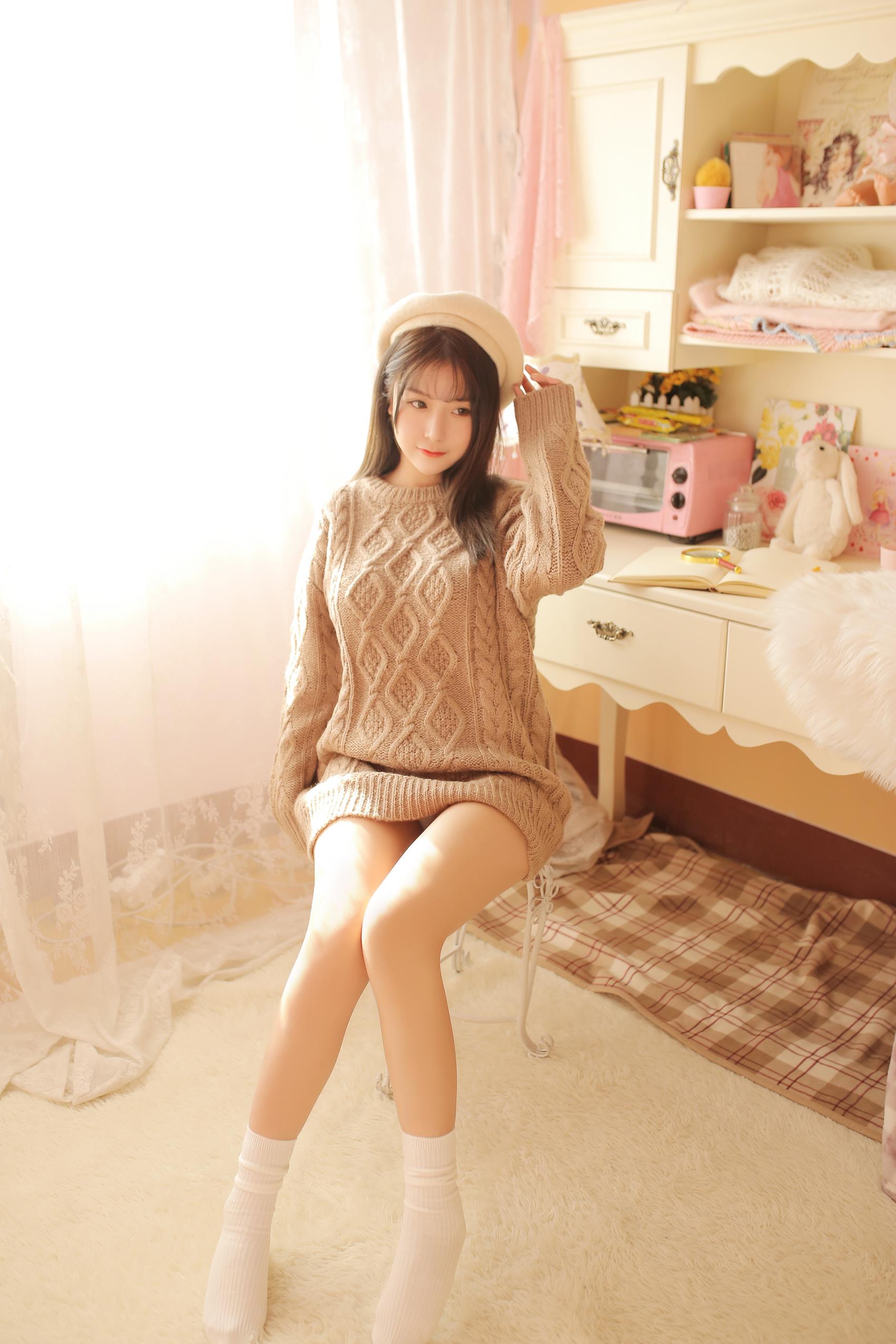 网紅Coser@ 猫九酱 驼色毛衣[34P/218.63MB]