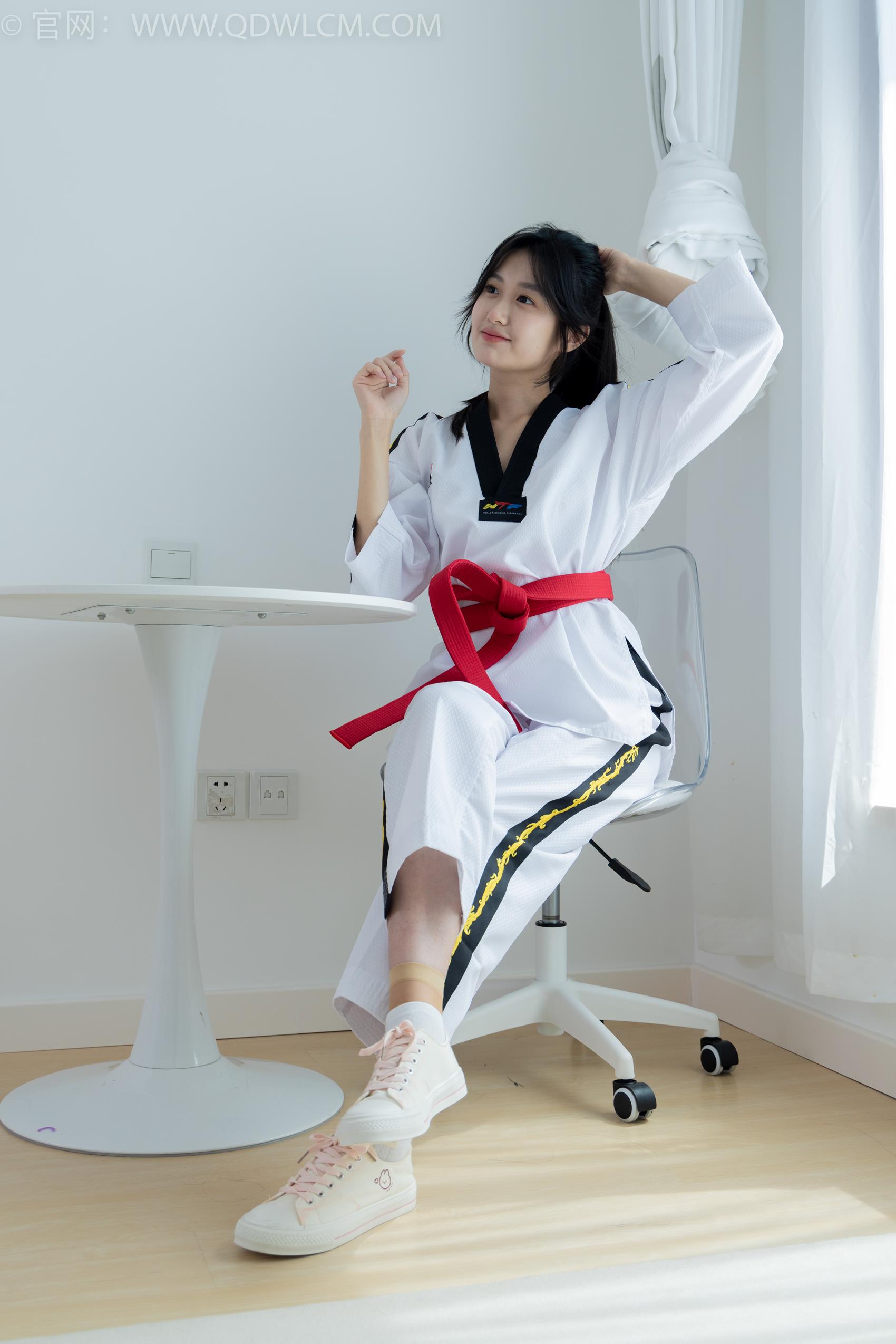 物恋传媒 NO.1726 小敏-爱的抛物线[160P/1V/3.66GB]