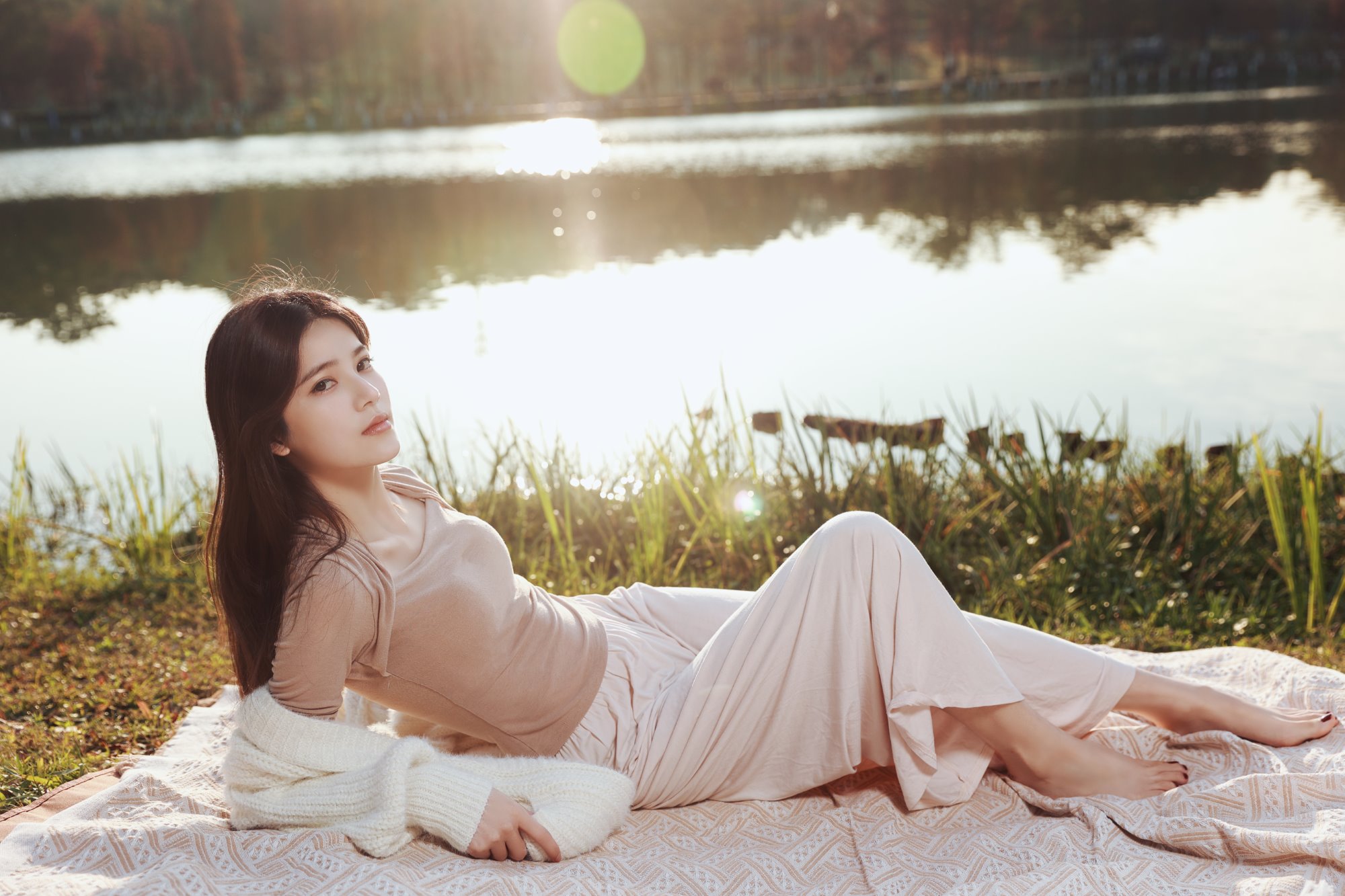 [YITUYU艺图语] 2022.07.13 温柔的光与你 诗诗 [43P/284MB]