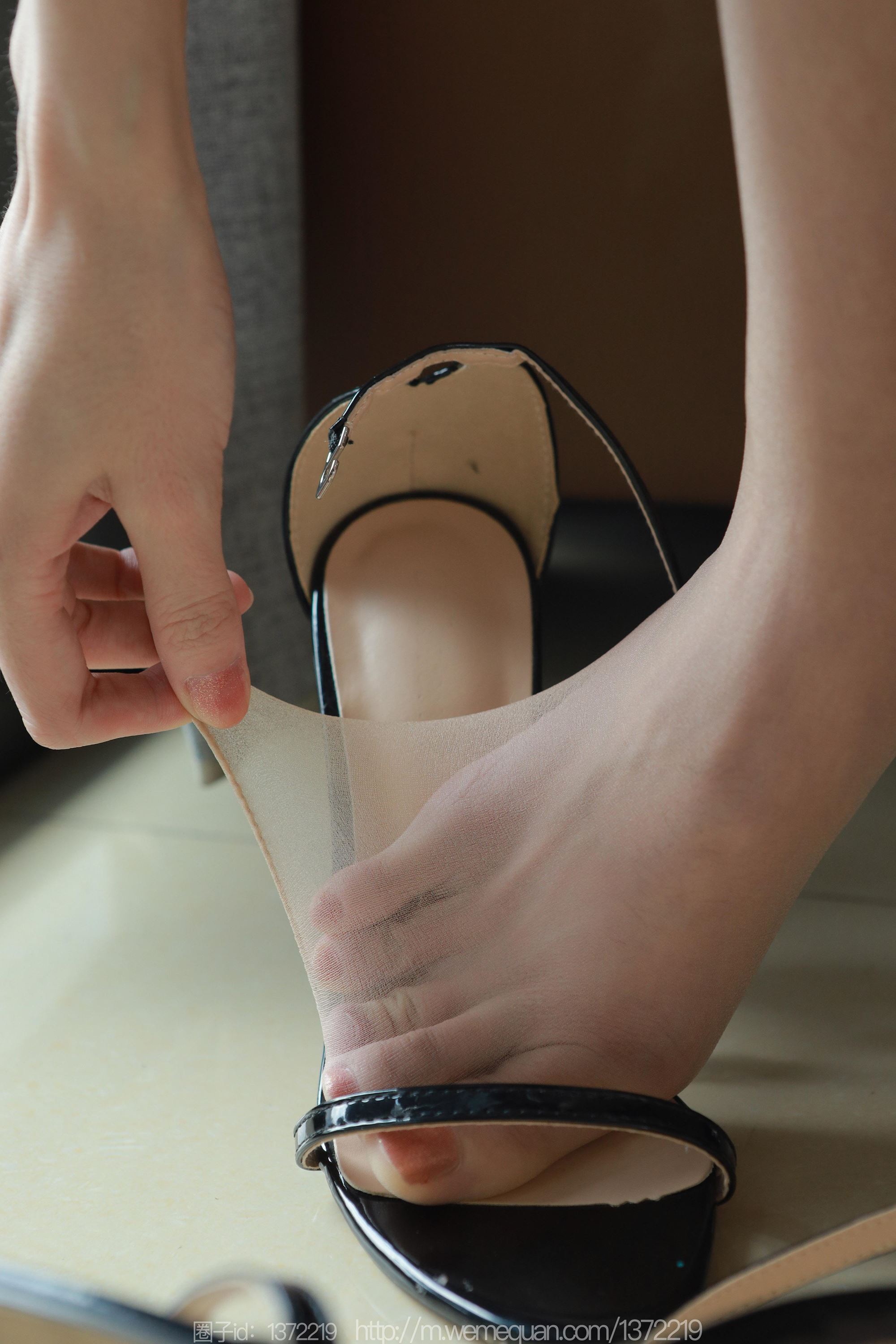 [IESS异思趣向] 2023.08.13 丝享家1505：团团《第一长腿》[87P/93MB]