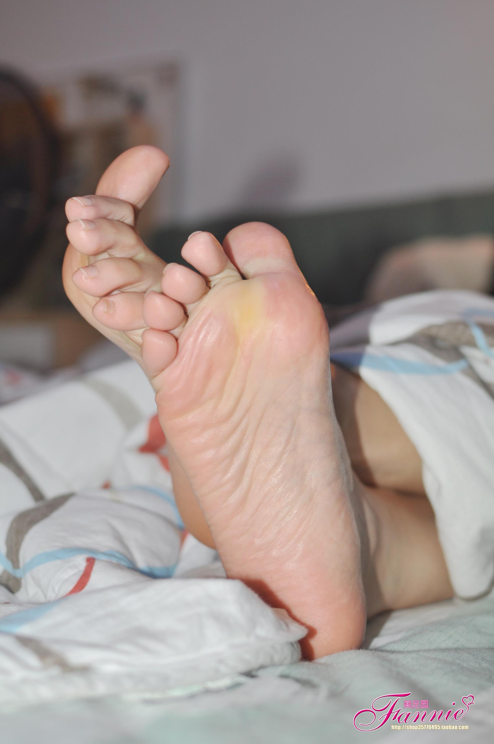 Fannie芬妮每足园 No.275 裸足底特写-7 [54P/134MB]