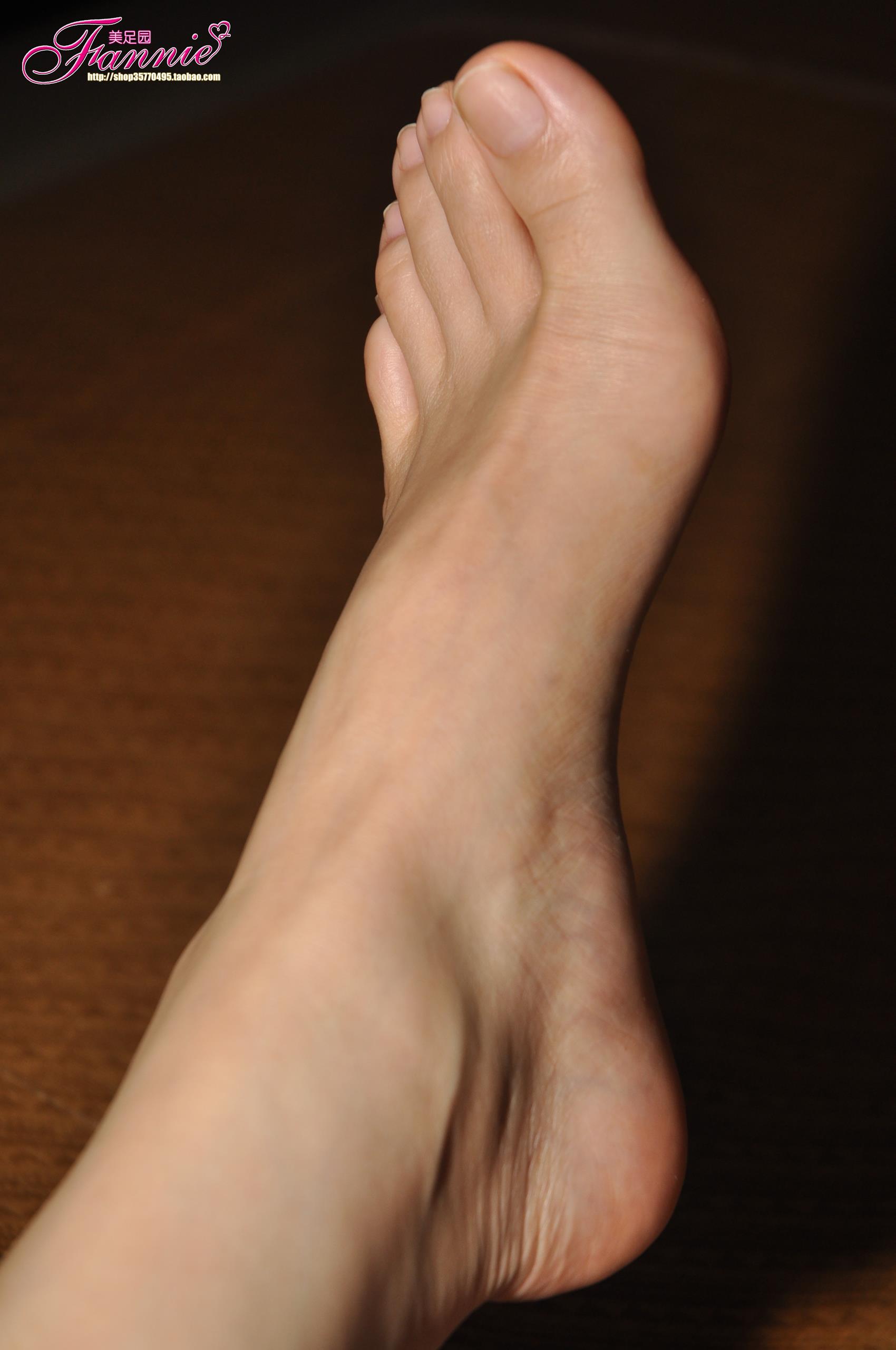 Fannie芬妮每足园 No.281 裸足特辑4 [61P/175MB]