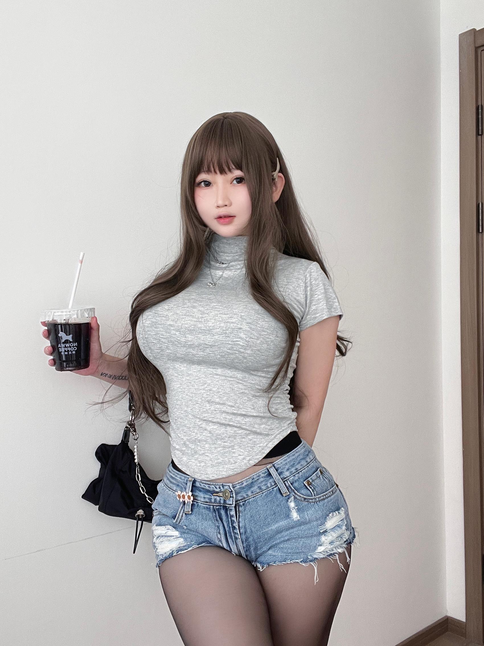蜜桃少女是依酱呀 - 学姐的背影[38P/4V/641MB]