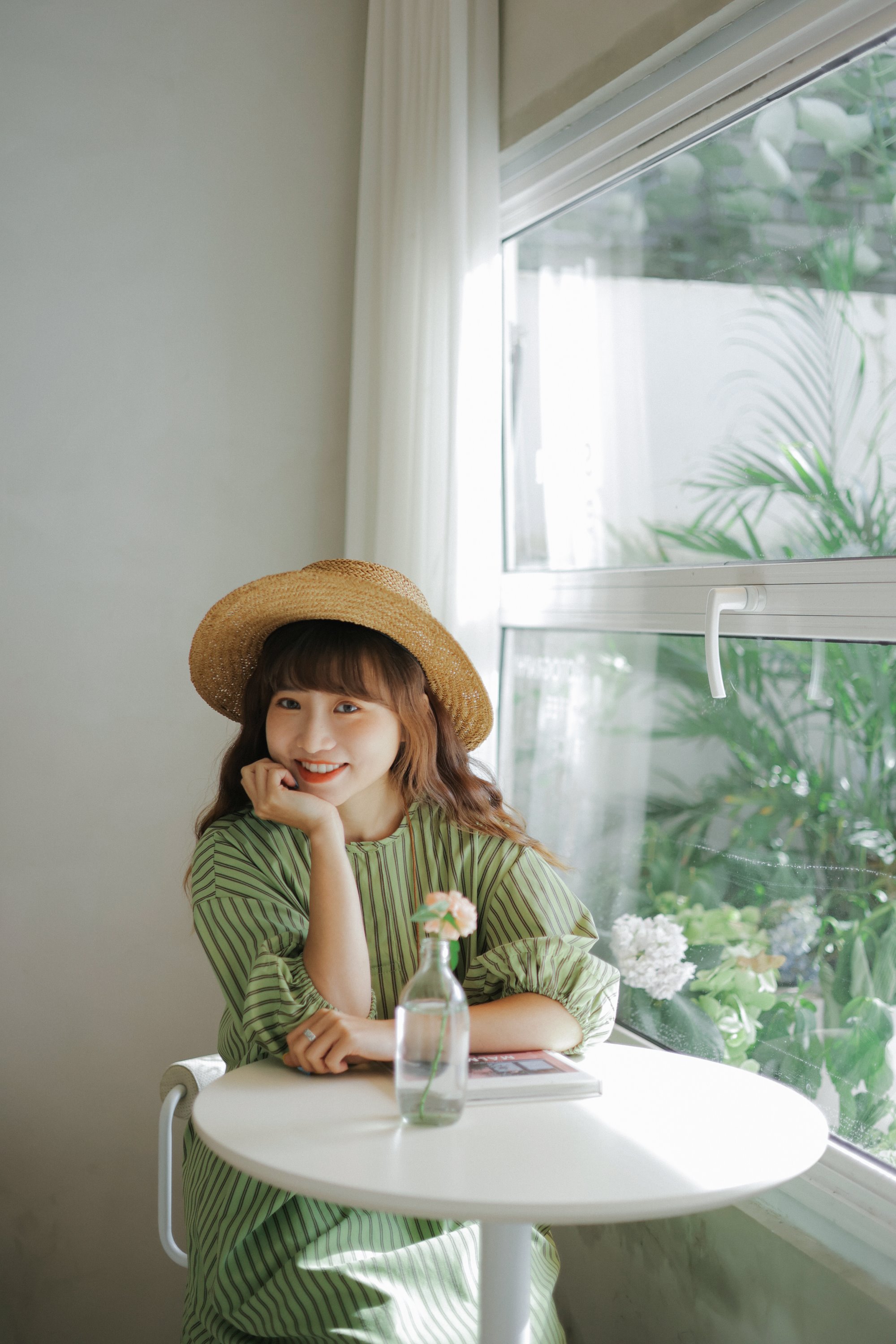 [YITUYU艺图语]2022.08.04 咖啡厅的午后 蓝胖子-[30+1P/265MB]