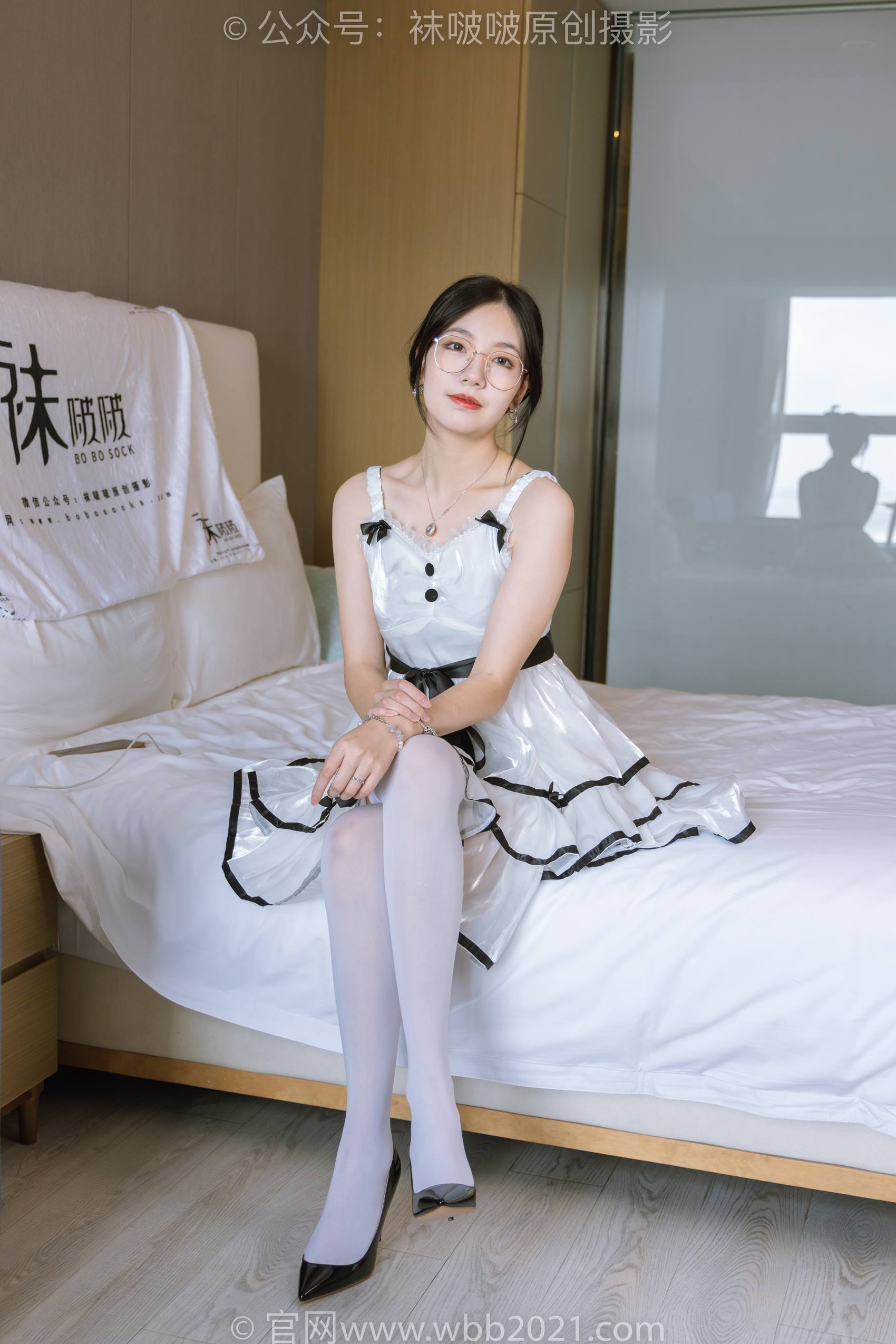 [BoBoSocks袜啵啵]NO.299 小甜豆-两双高跟鞋、厚白丝大腿袜、厚黑丝大腿袜[170P/1V/8.20GB]