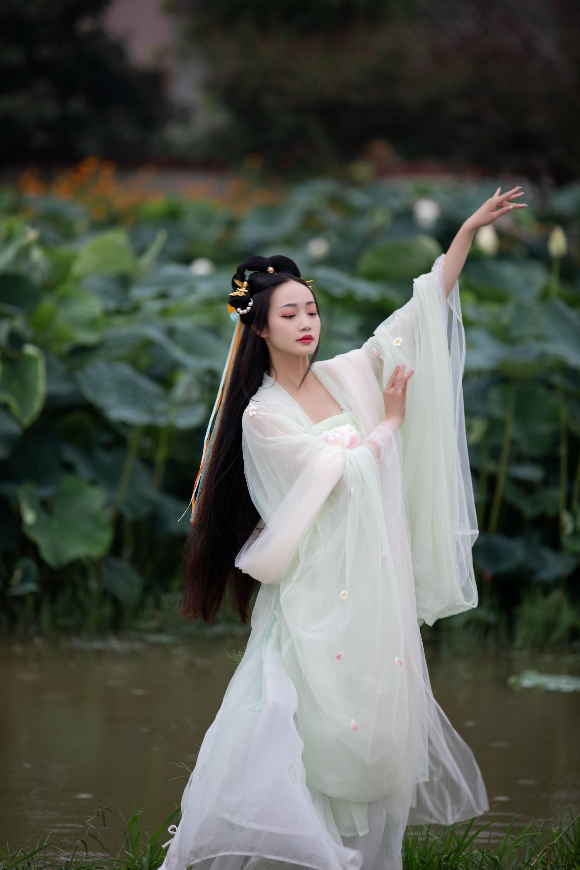 [YITUYU艺图语]2022.08.01 荷 凌子兮[23+1P/371MB]