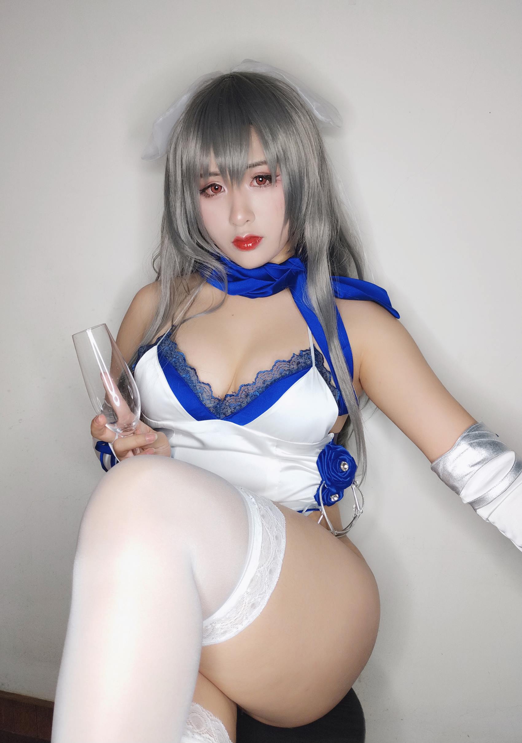 柘烟_Zuken - 路易九世礼服自拍[39P/2V/166MB]