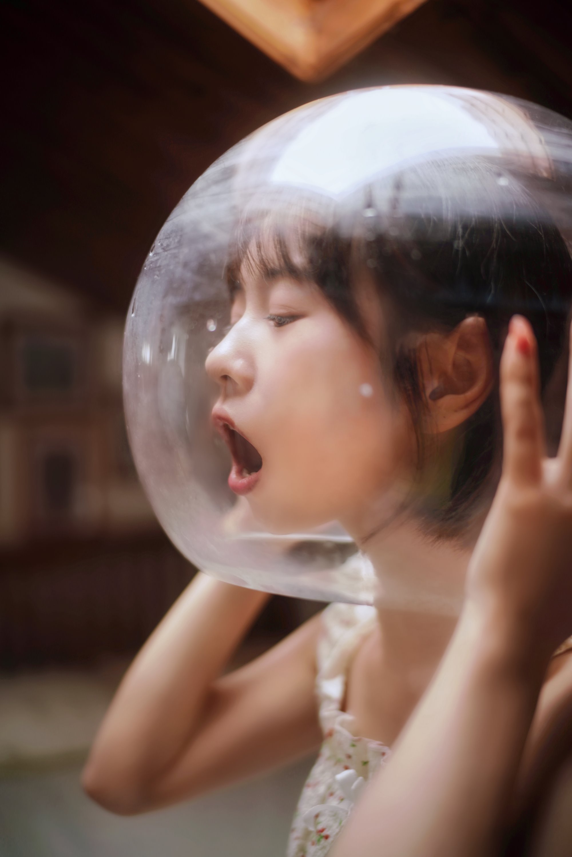 [YITUYU艺图语]2022.08.06 疯狂的鱼缸是我的宇航服，我带上心爱的非洲菊去登月 小微[28+1P/248MB]