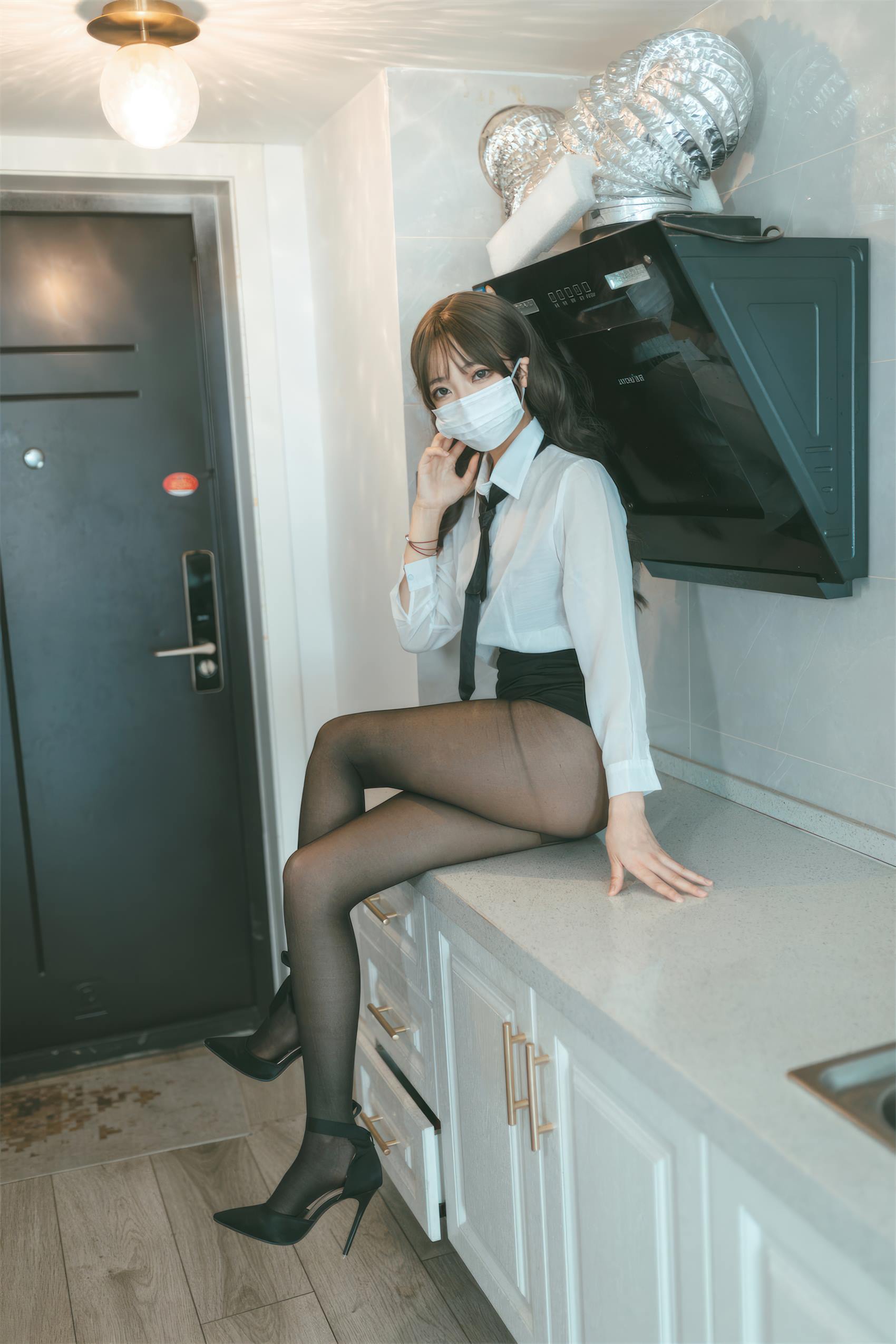 杏仁曲奇 - OL额外时间[47P/237MB]