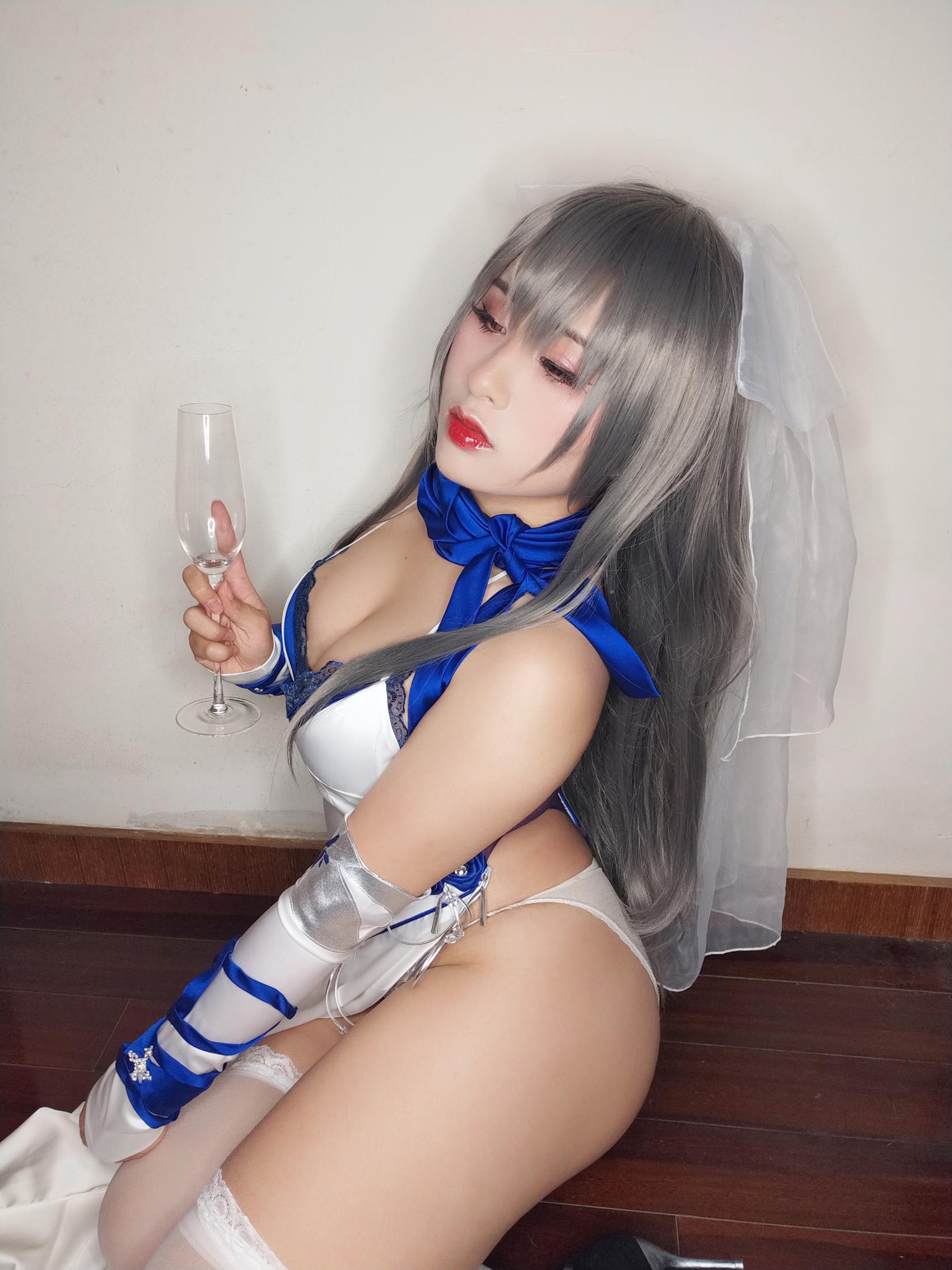 柘烟_Zuken - 路易九世礼服自拍[39P/2V/166MB]