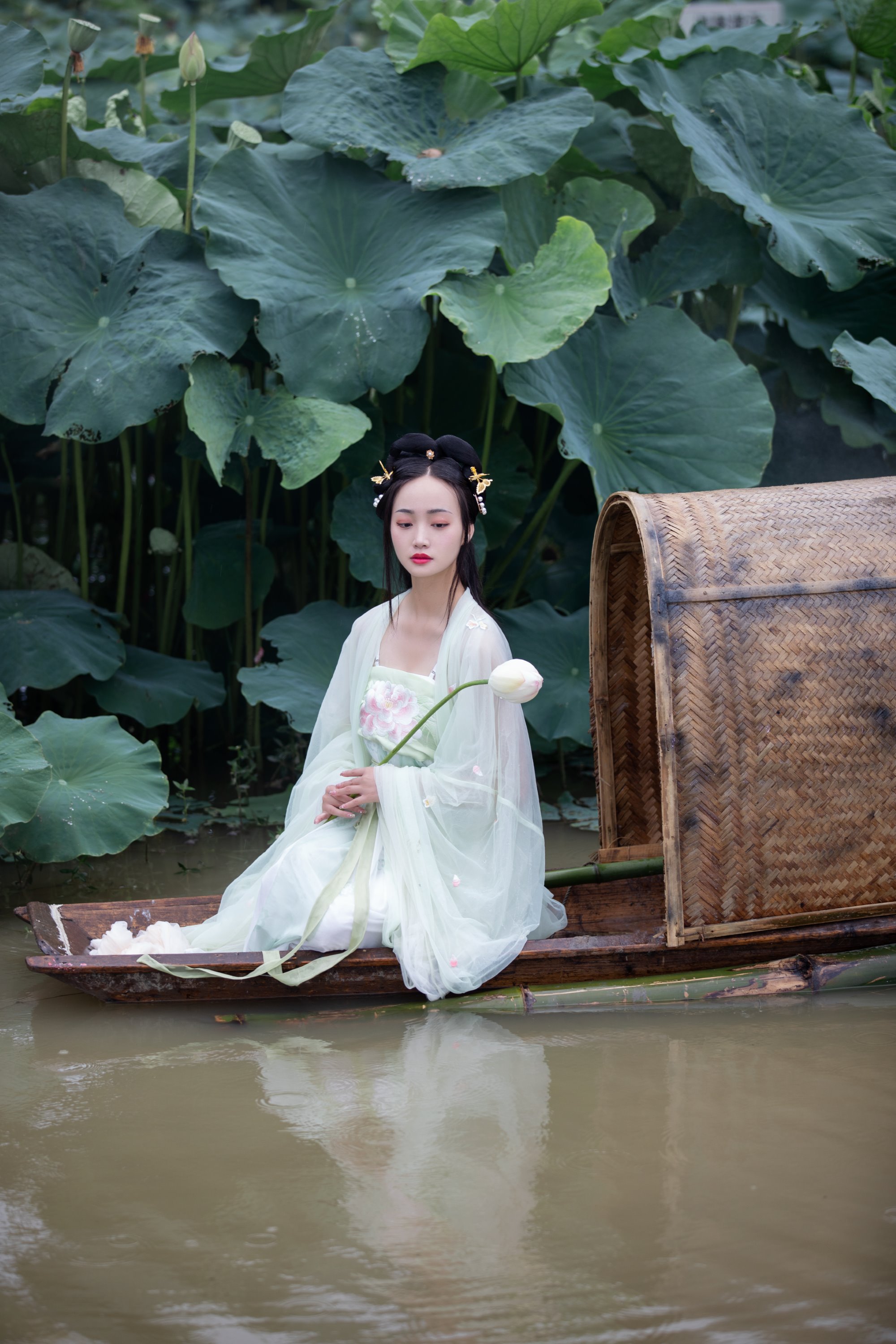 [YITUYU艺图语]2022.08.01 荷 凌子兮[23+1P/371MB]