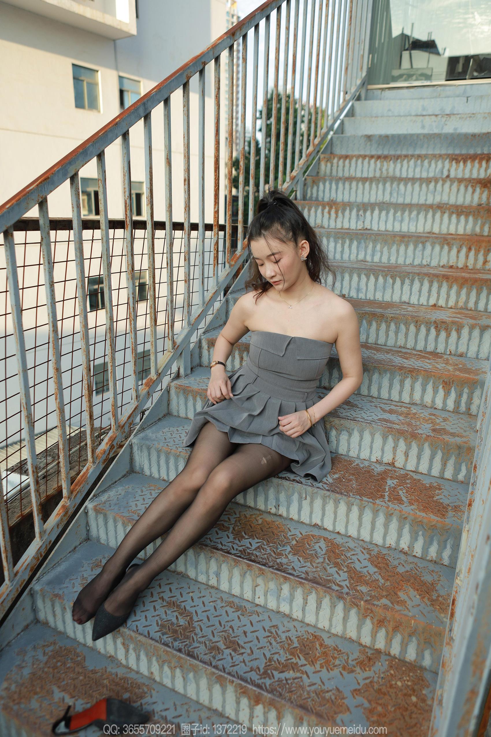 [IESS异思趣向] 2023.11.01 丝享家1574：秋秋《灰色小礼裙》[78P/99MB]