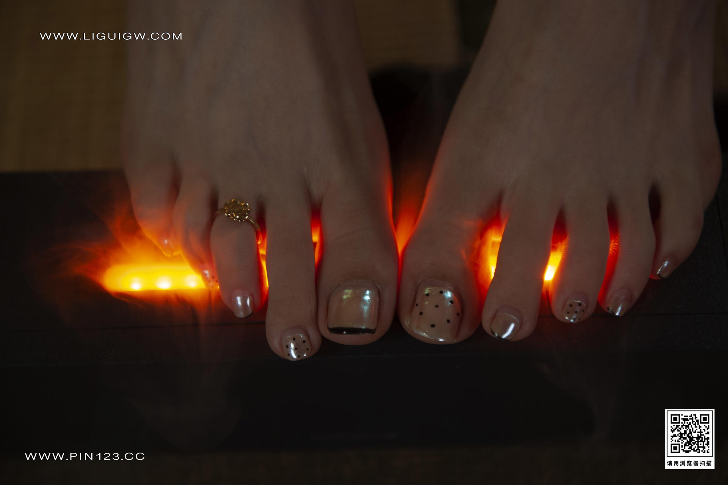 [Ligui丽柜]2023.11.27 唇享欲足-私人定制 甜甜[50+1P/31MB]