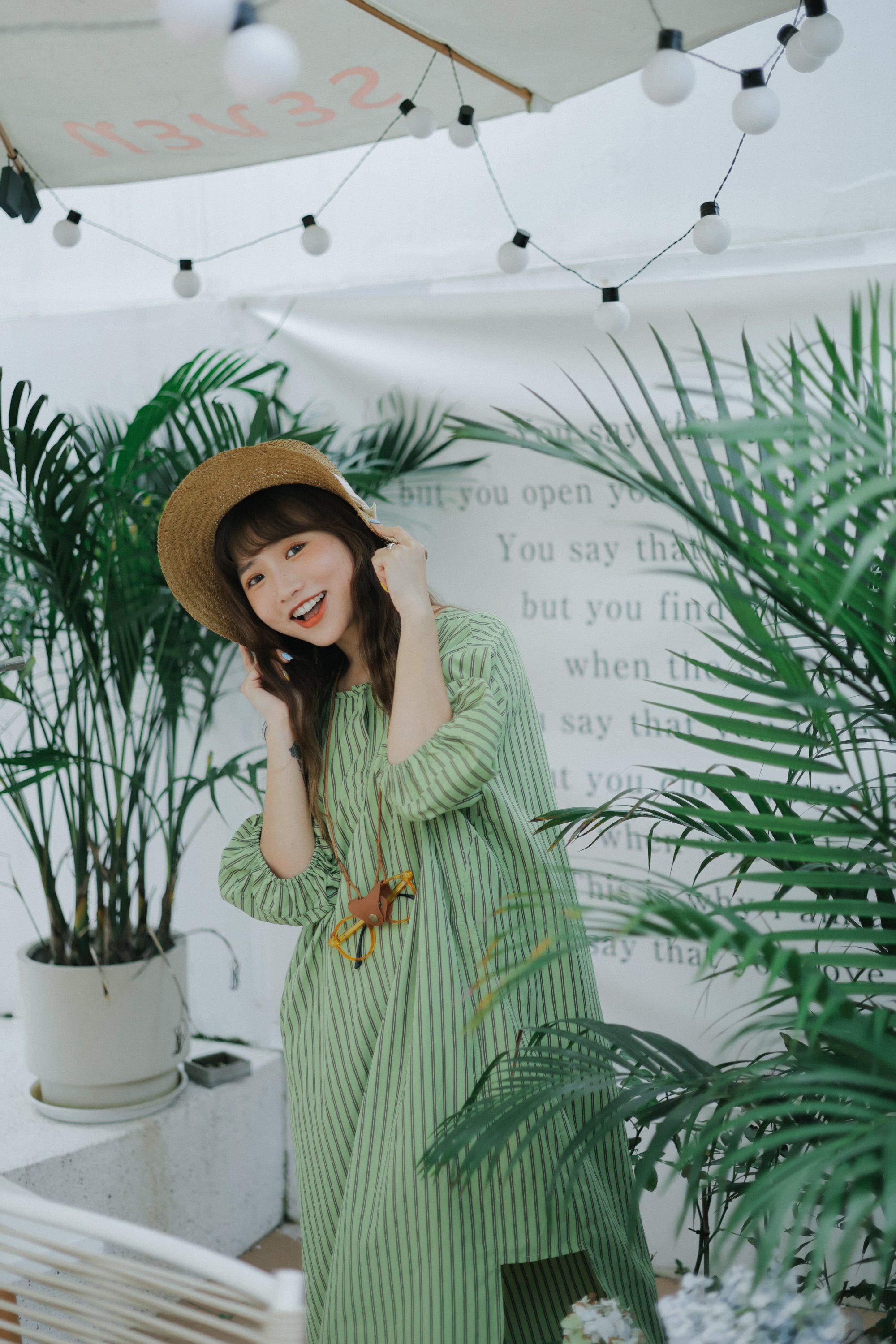 [YITUYU艺图语]2022.08.04 咖啡厅的午后 蓝胖子-[30+1P/265MB]