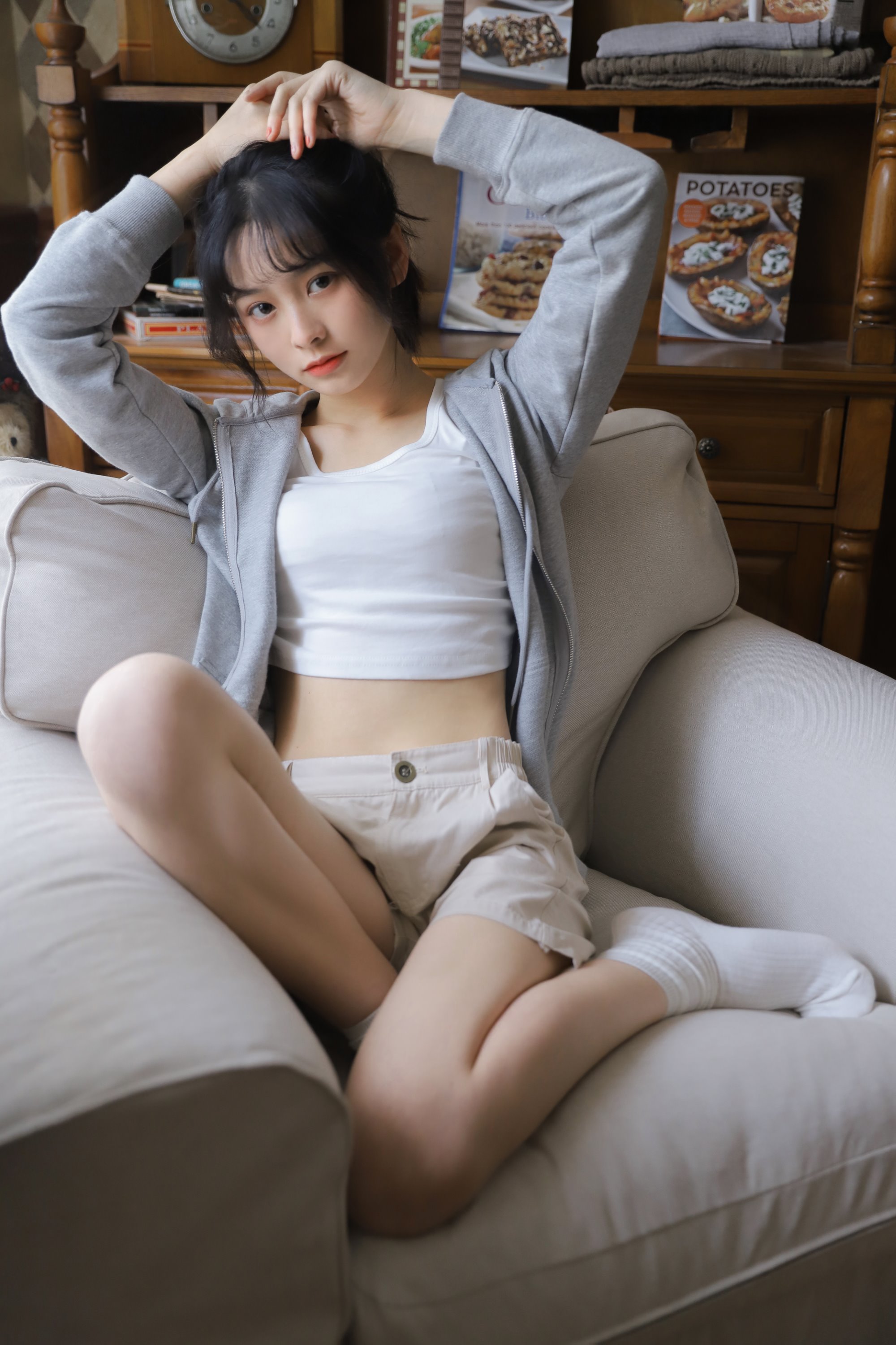 [YITUYU艺图语]2022.08.01 灰色轨迹 -春夏_[22+1P/210MB]