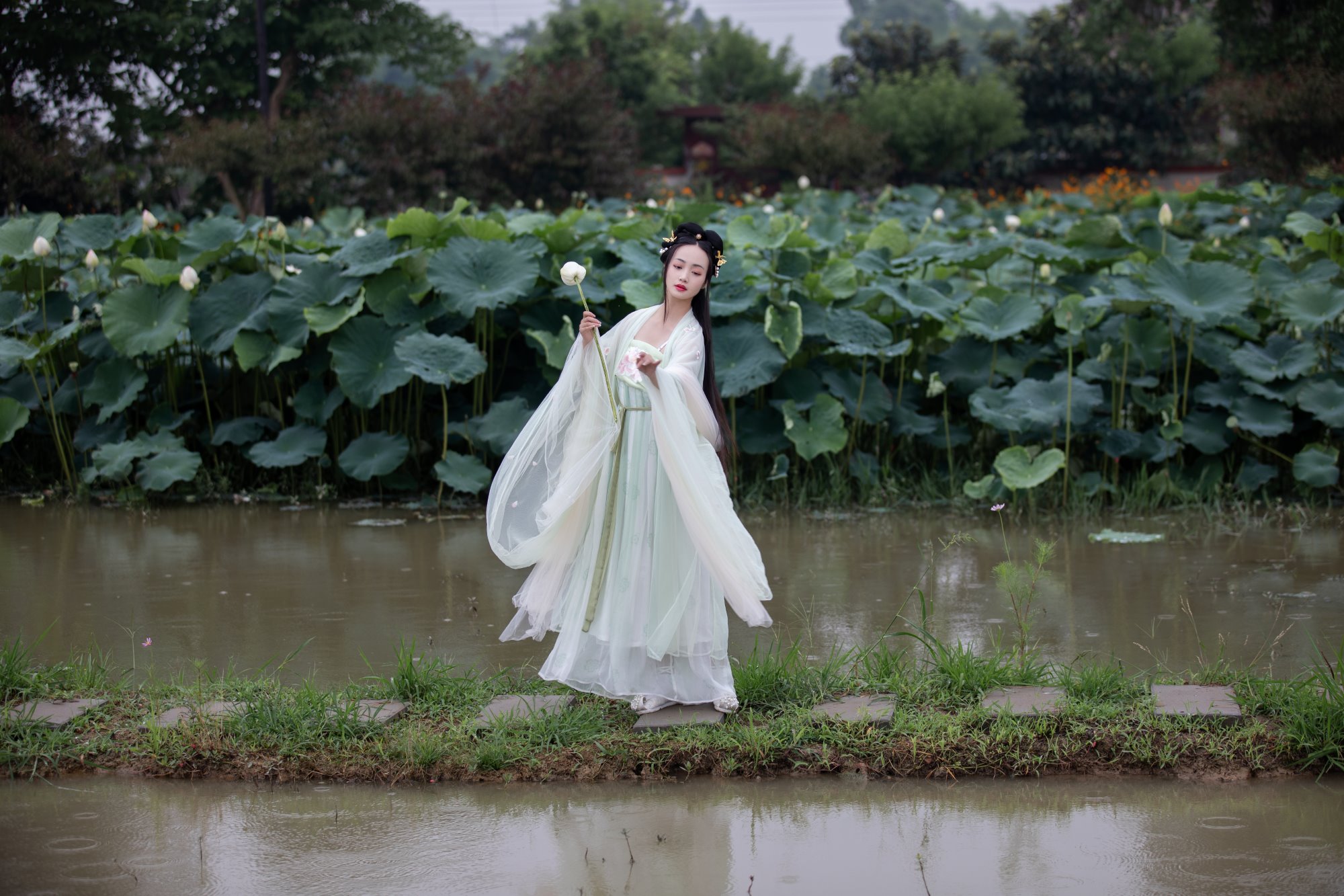 [YITUYU艺图语]2022.08.01 荷 凌子兮[23+1P/371MB]