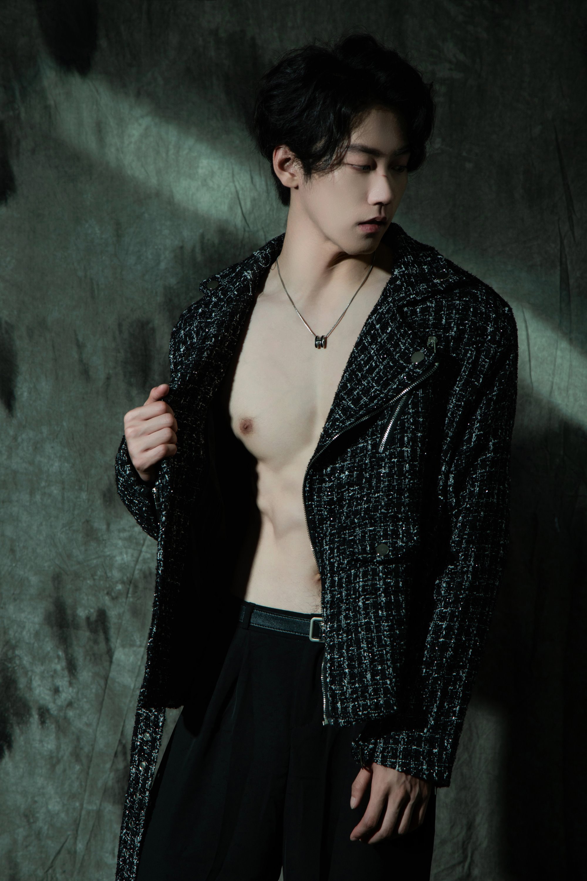 [YITUYU艺图语]2022.08.03 光影与男孩 温柔的朱朱[29+1P/360MB]