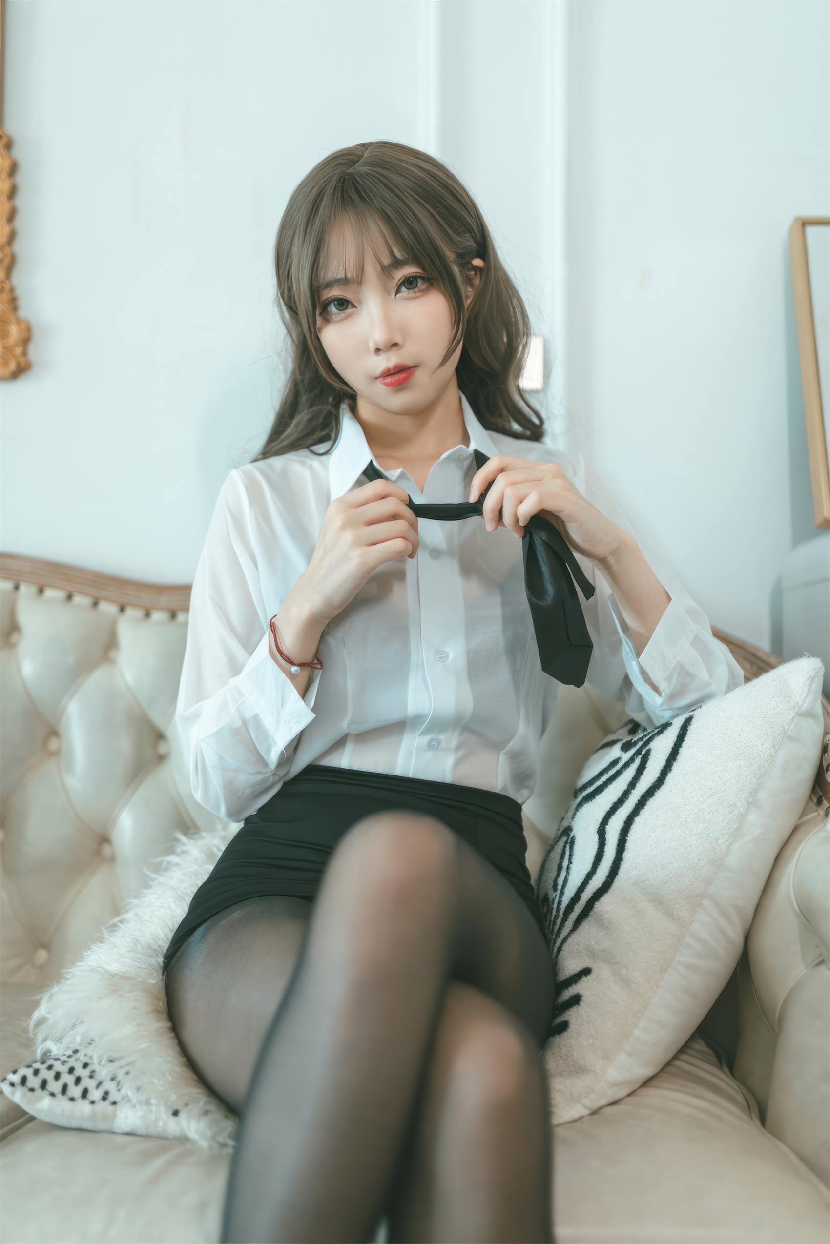 杏仁曲奇 - OL额外时间[47P/237MB]