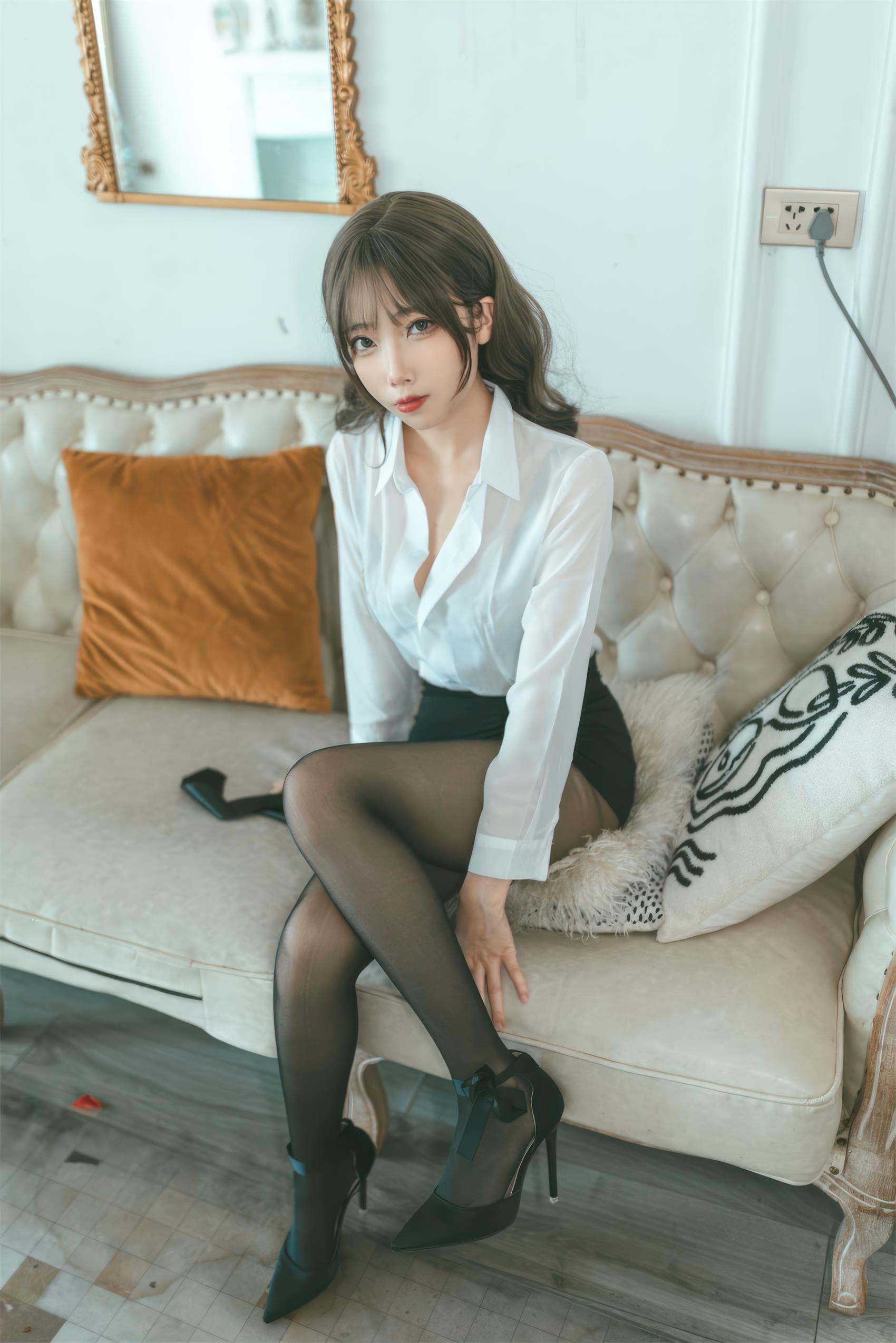 杏仁曲奇 - OL额外时间[47P/237MB]