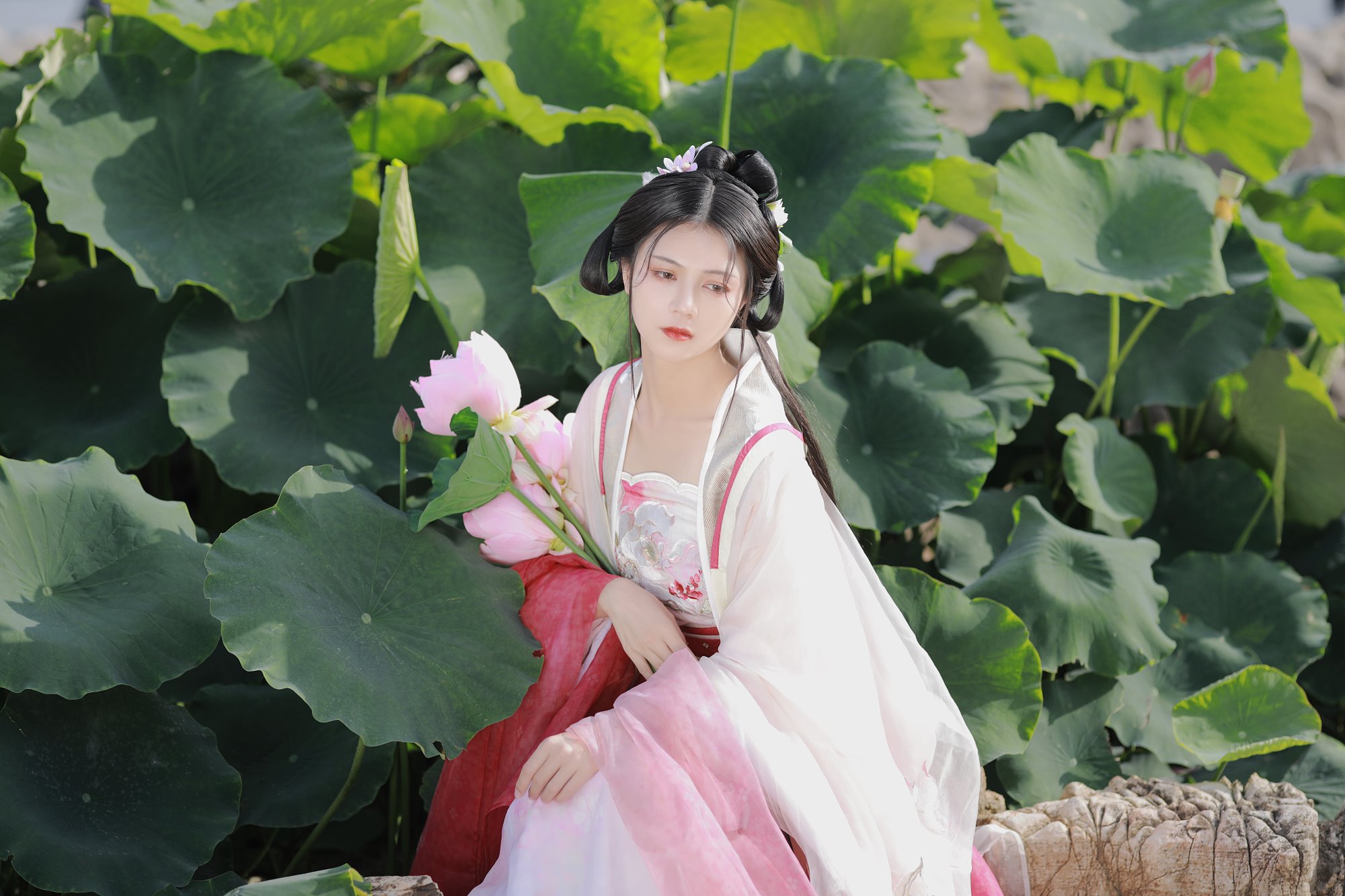 [YITUYU艺图语]2022.08.06 山有扶苏，隰有荷华 吾岁[38+1P/728MB]