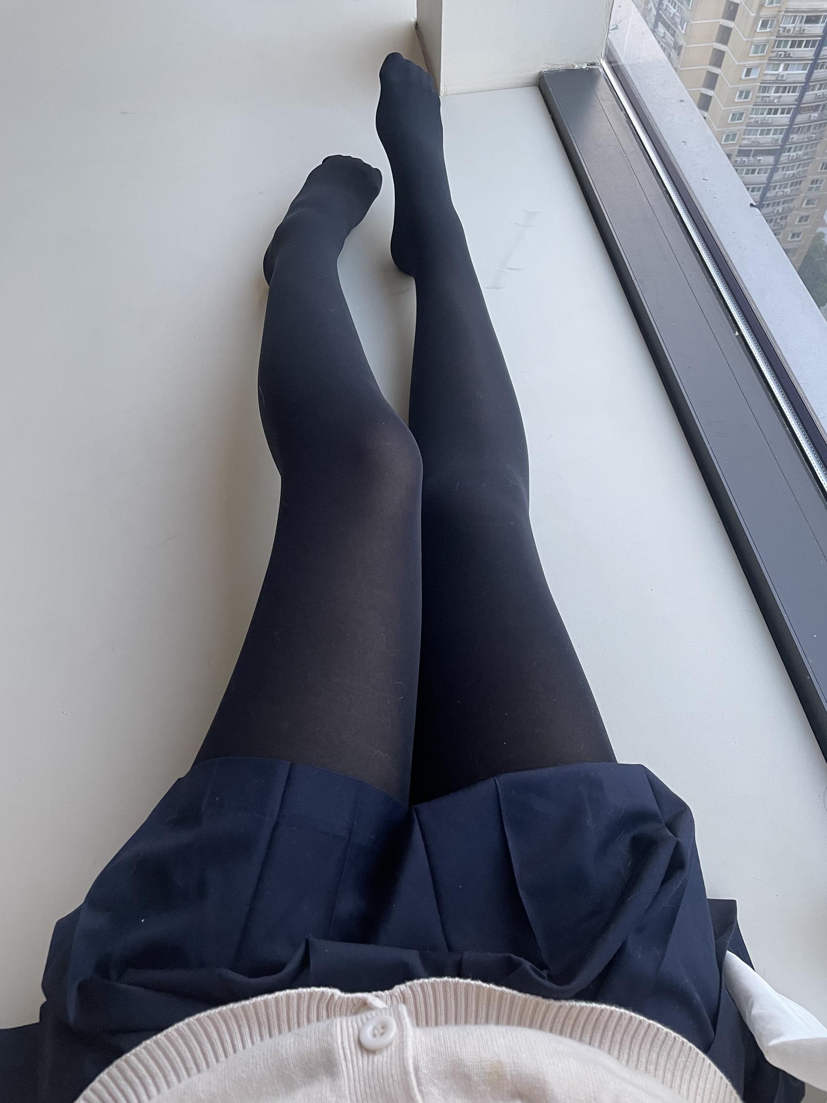 轩萧学姐 - 黑丝JK 2.0[44P/168MB]