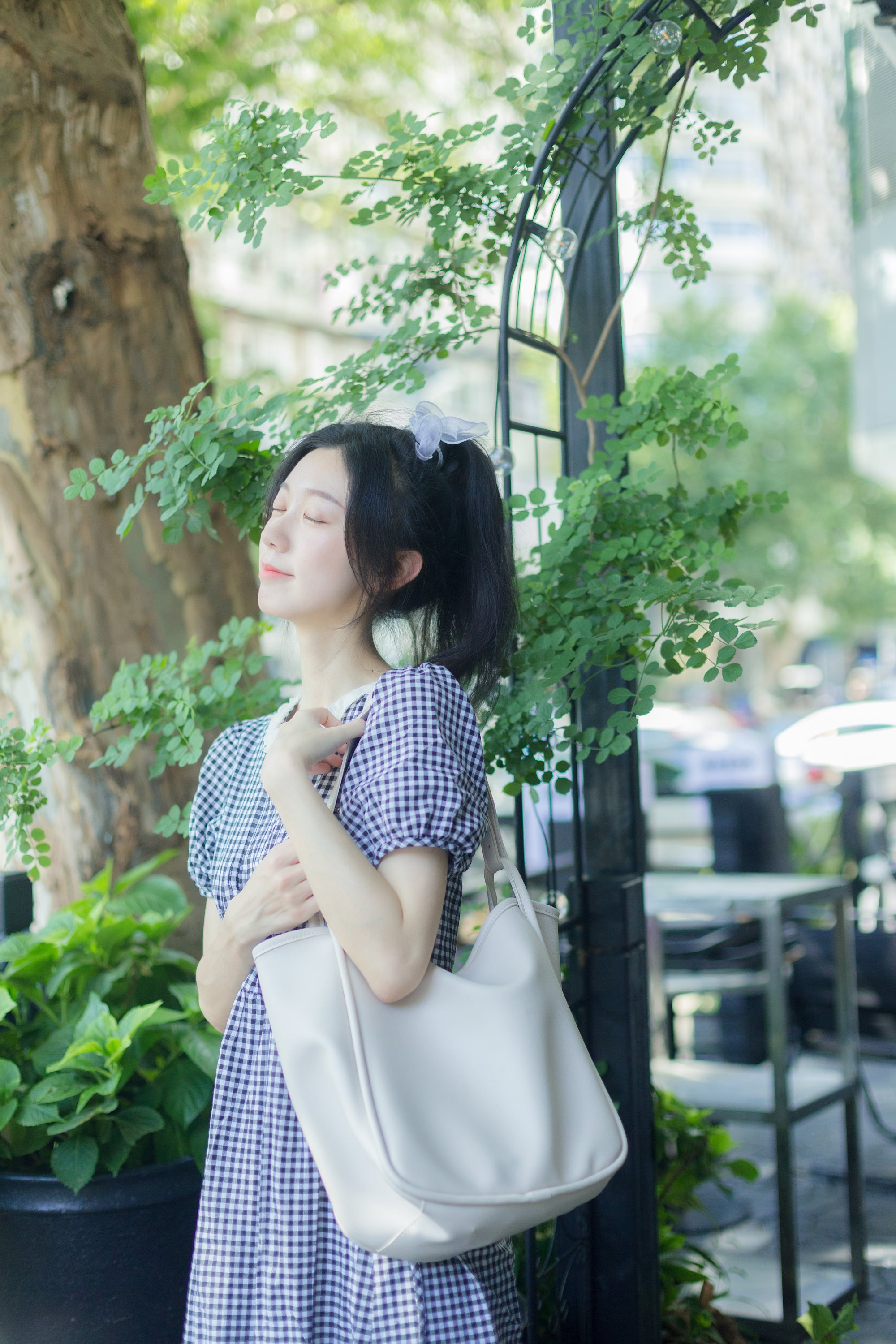 [YITUYU艺图语]2022.08.02 今日暂停营业 饲猫少女-[39+1P/476MB]