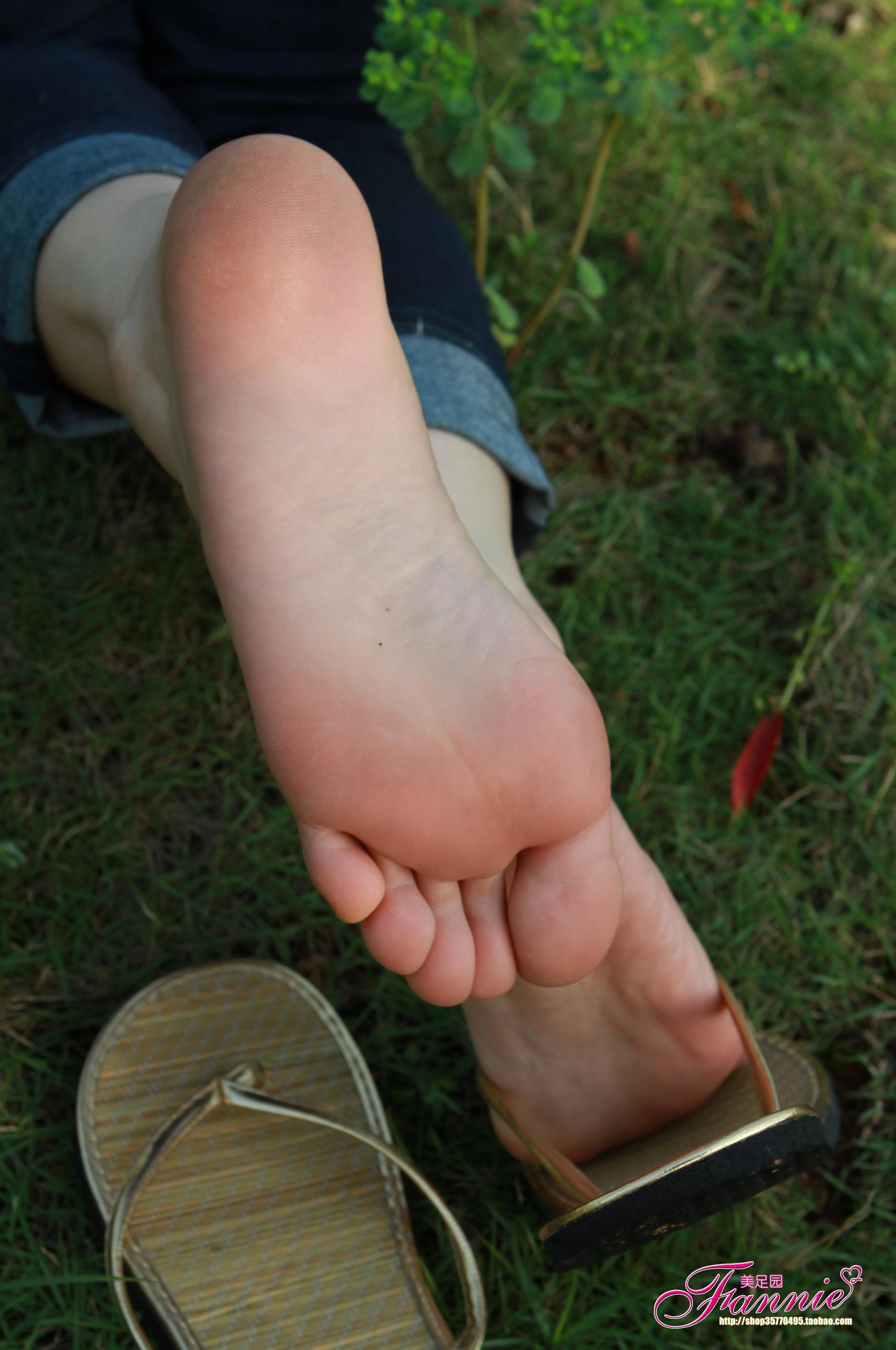 Fannie芬妮每足园 No.290 绿野芳踪 [41P/131MB]