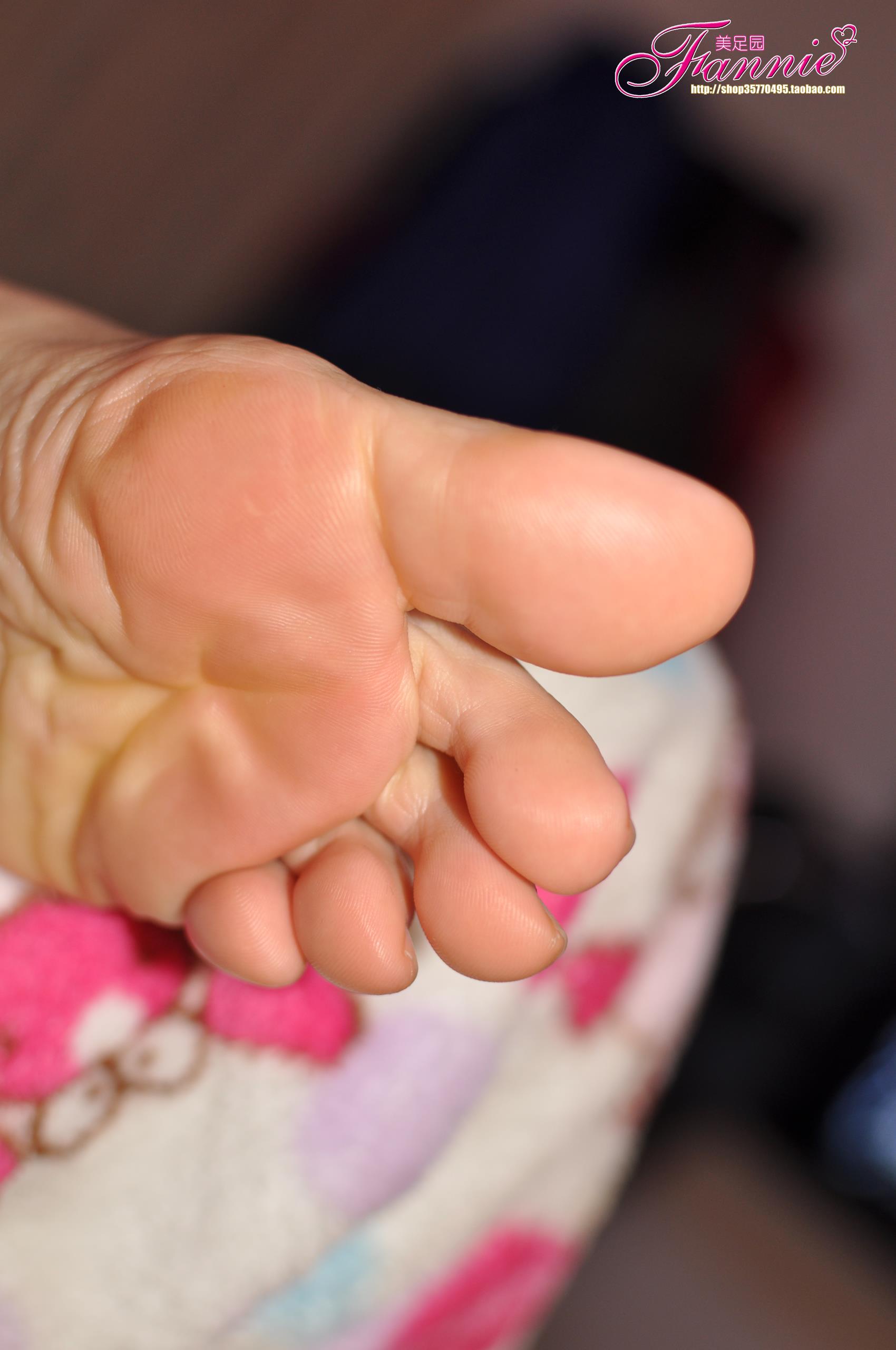 Fannie芬妮每足园 No.296 裸足特辑3 [41P/121MB]