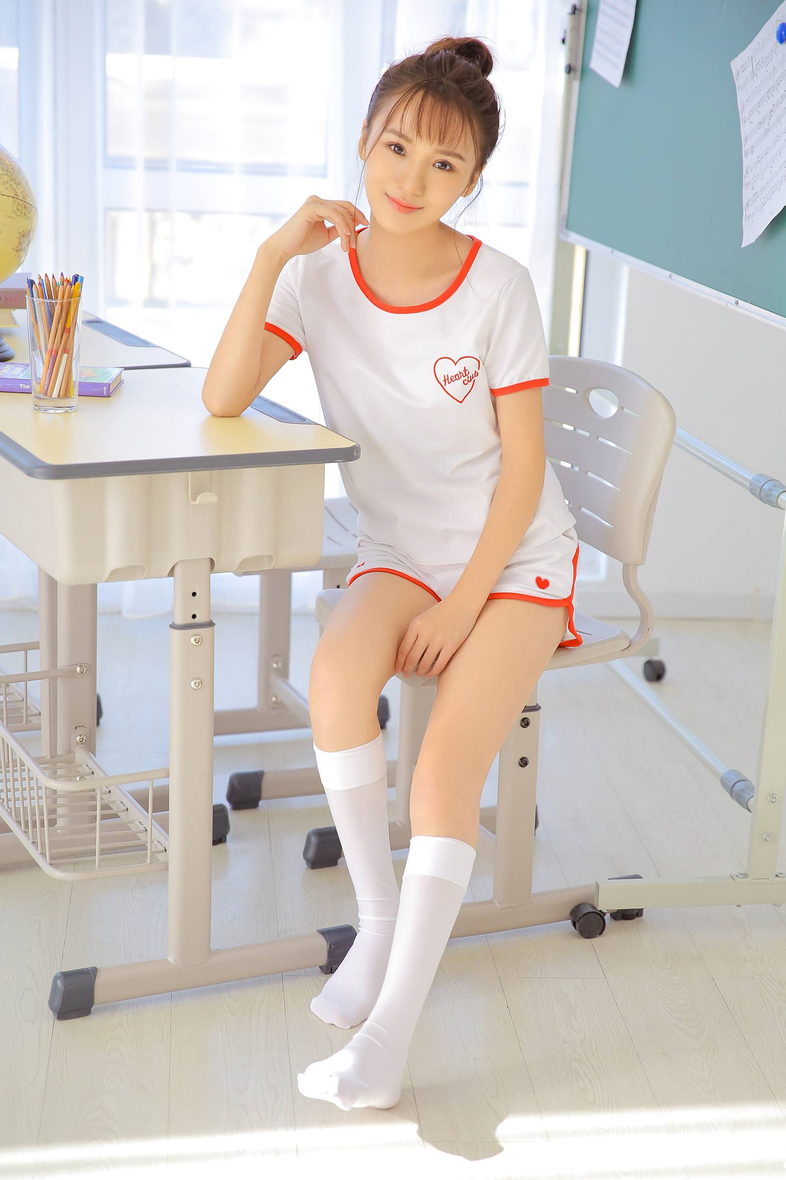 [YALAYI雅拉伊]2023.06.12 NO.1064 青春年华[32+1P/158MB]