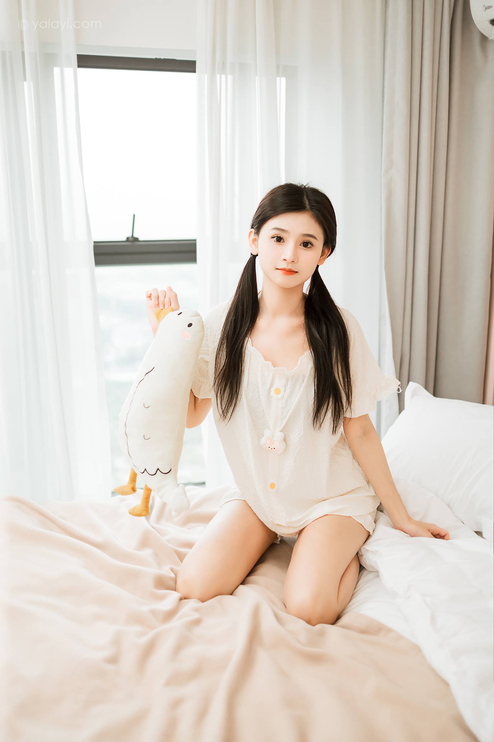 [YALAYI雅拉伊]2023.10.16 NO.1073 双马尾少女 徐小云[44+1P/197MB]