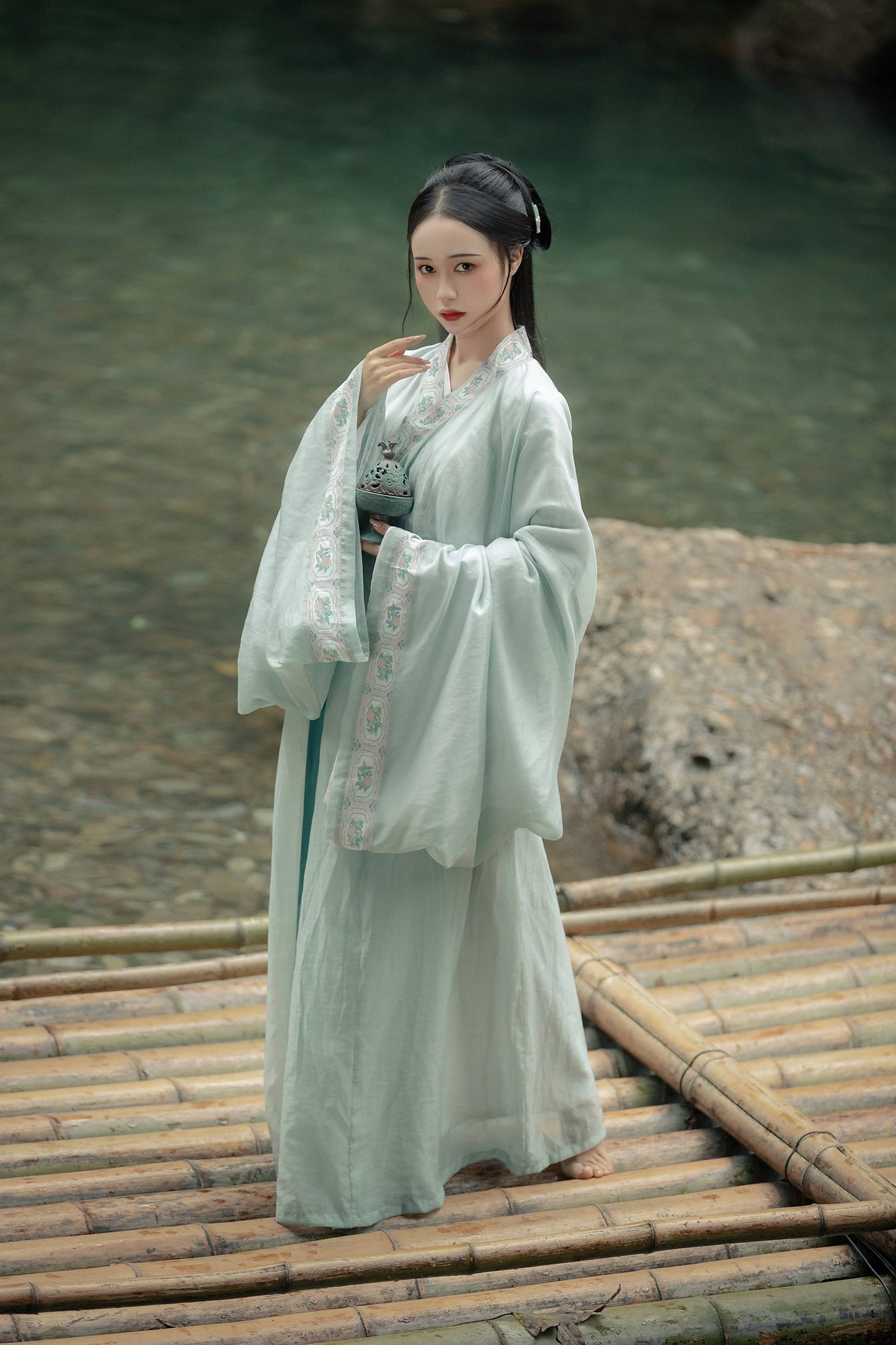 [YITUYU艺图语]2022.08.22 轻舟 梨一依[20+1P/282MB]