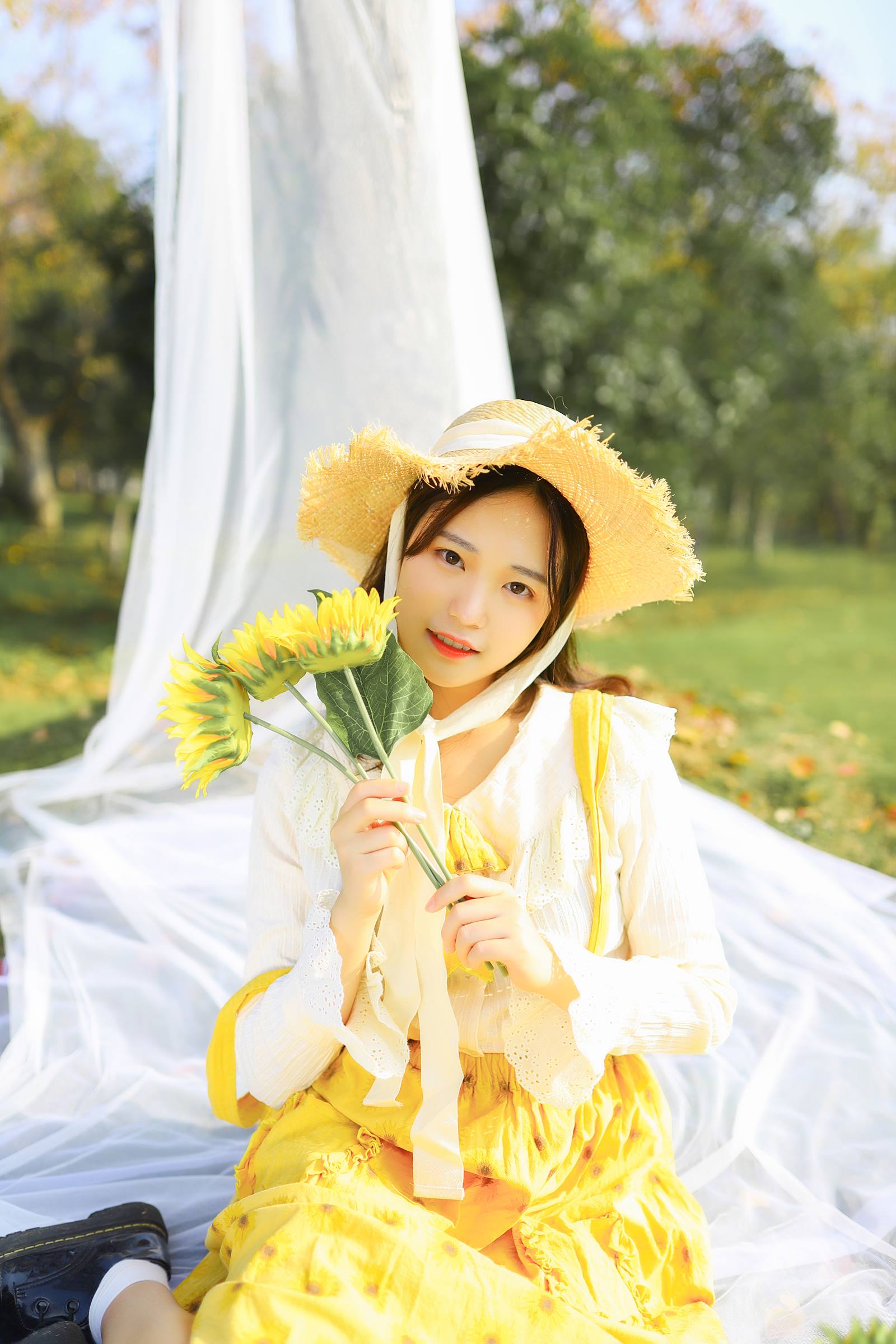 [YITUYU艺图语]2022.08.27 向阳而生 芊芊[22+1P/221MB]