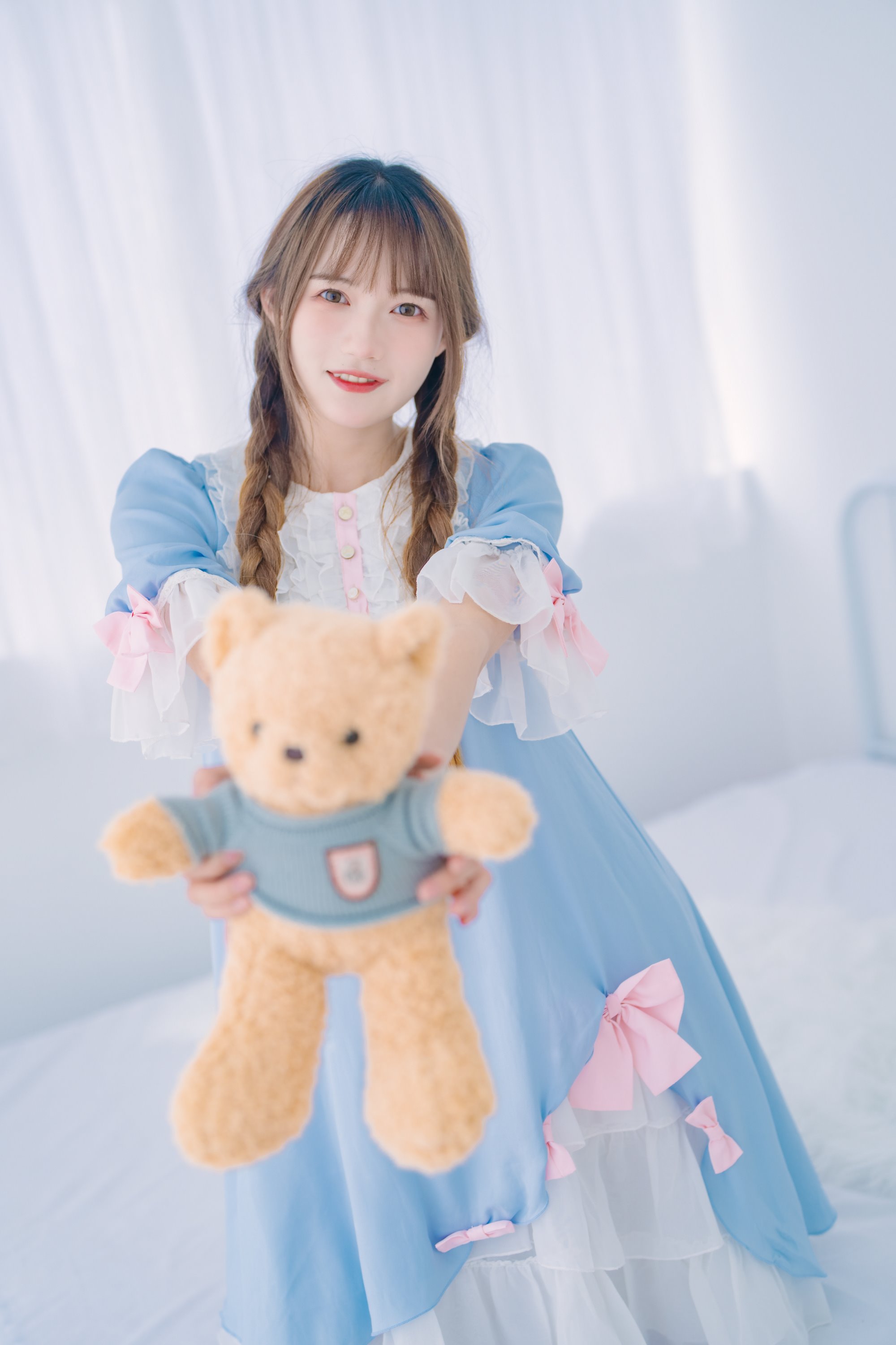 [YITUYU艺图语]2022.08.13 纯白色可爱 兔子Zzz不吃胡萝卜[31+1P/224MB]