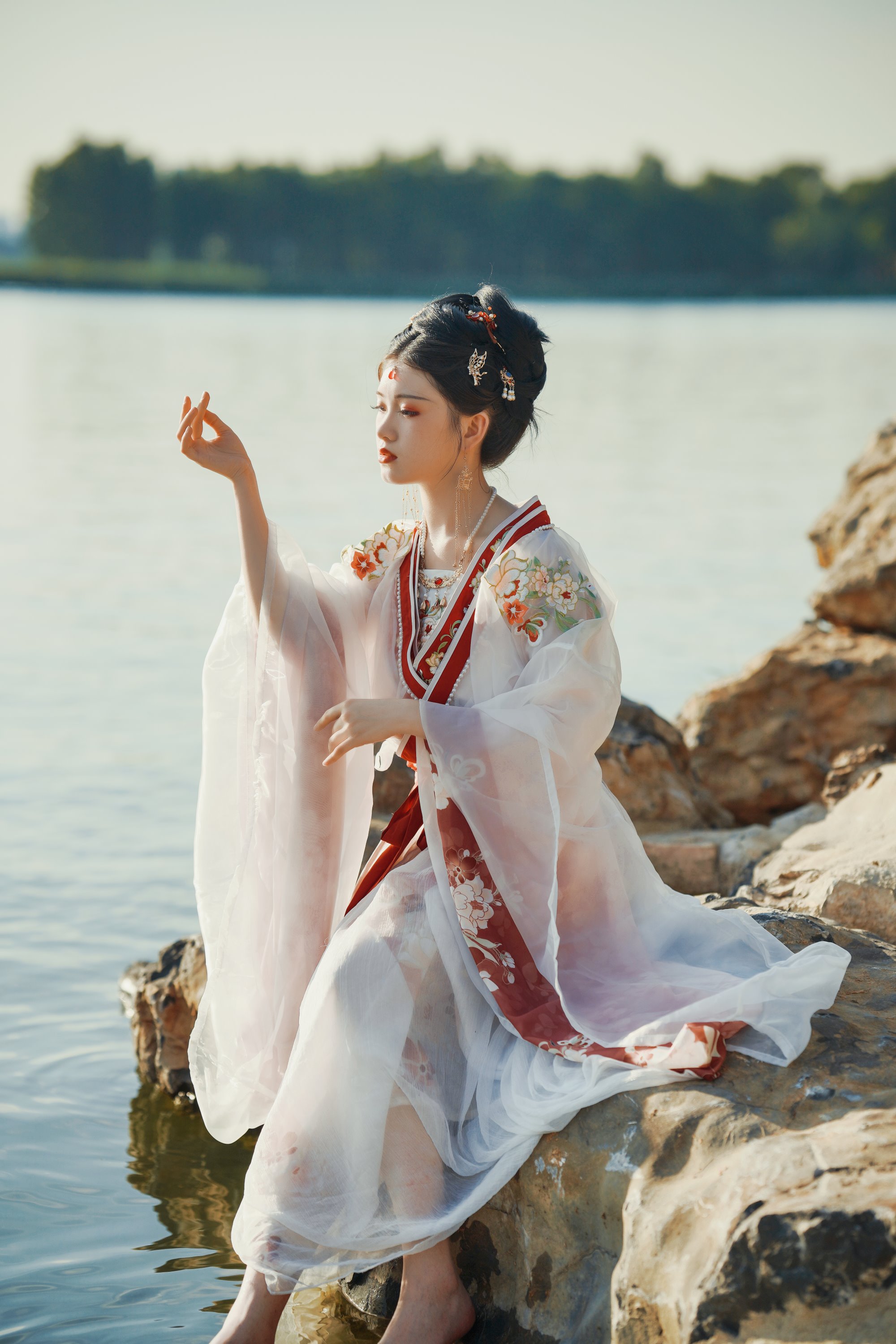 [YITUYU艺图语]2022.08.14 总有人间一两风 悦璃[23+1P/334MB]