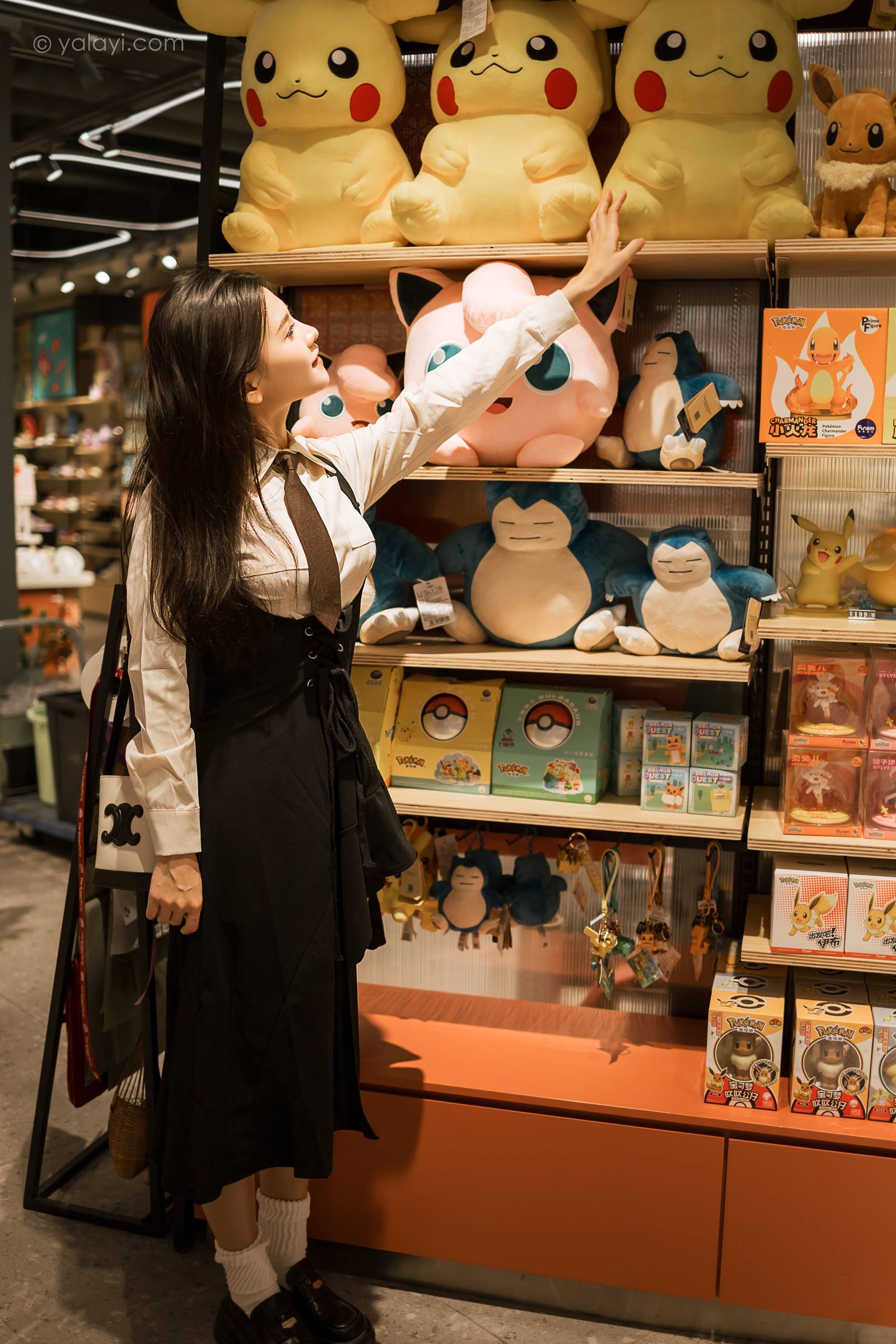 [YALAYI雅拉伊]2023.09.13 NO.1070 去逛街啦 若婷[45+1P/243MB]