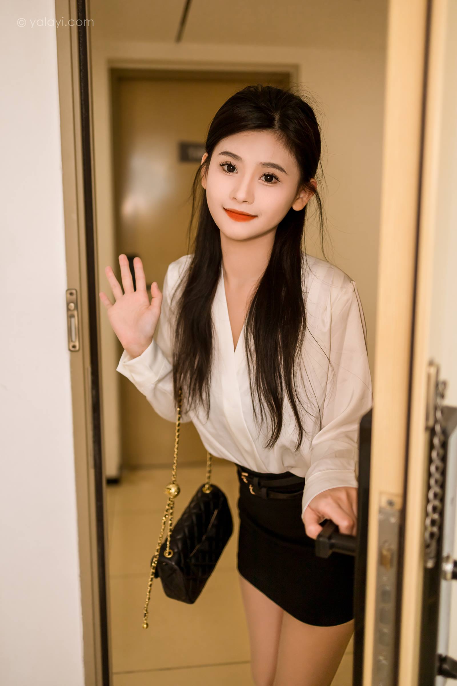 [YALAYI雅拉伊]2023.10.23 NO.1076 白领下班了 若婷[45+1P/217MB]