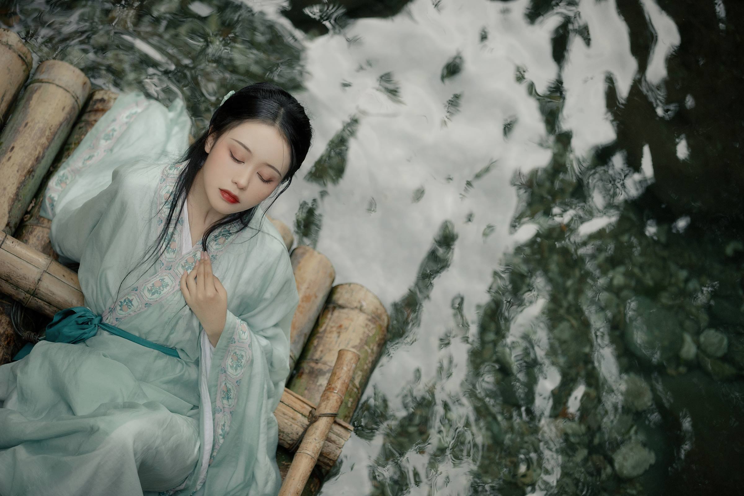 [YITUYU艺图语]2022.08.22 轻舟 梨一依[20+1P/282MB]
