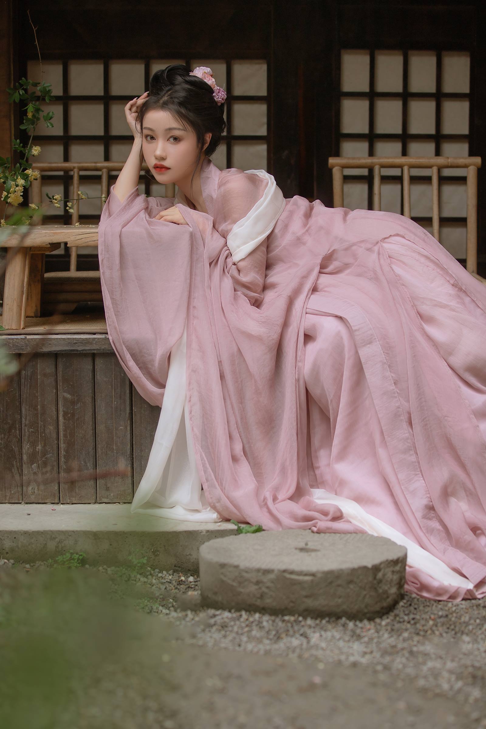 [YITUYU艺图语]2022.08.15 春日宴 梨一依[24+1P/306MB]