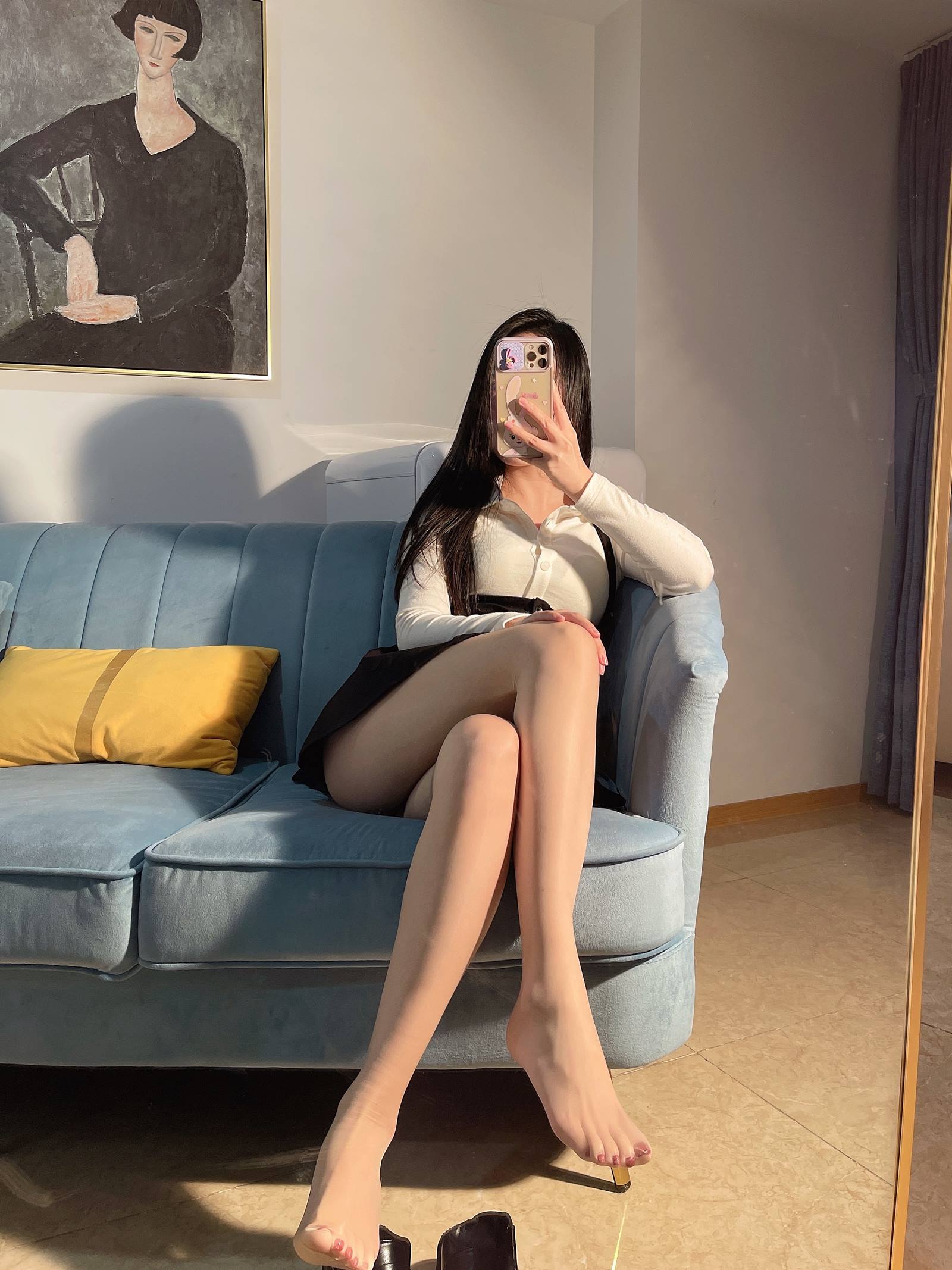 小九九[July芝岚] - 油亮肉丝加白棉袜[60P/168MB]