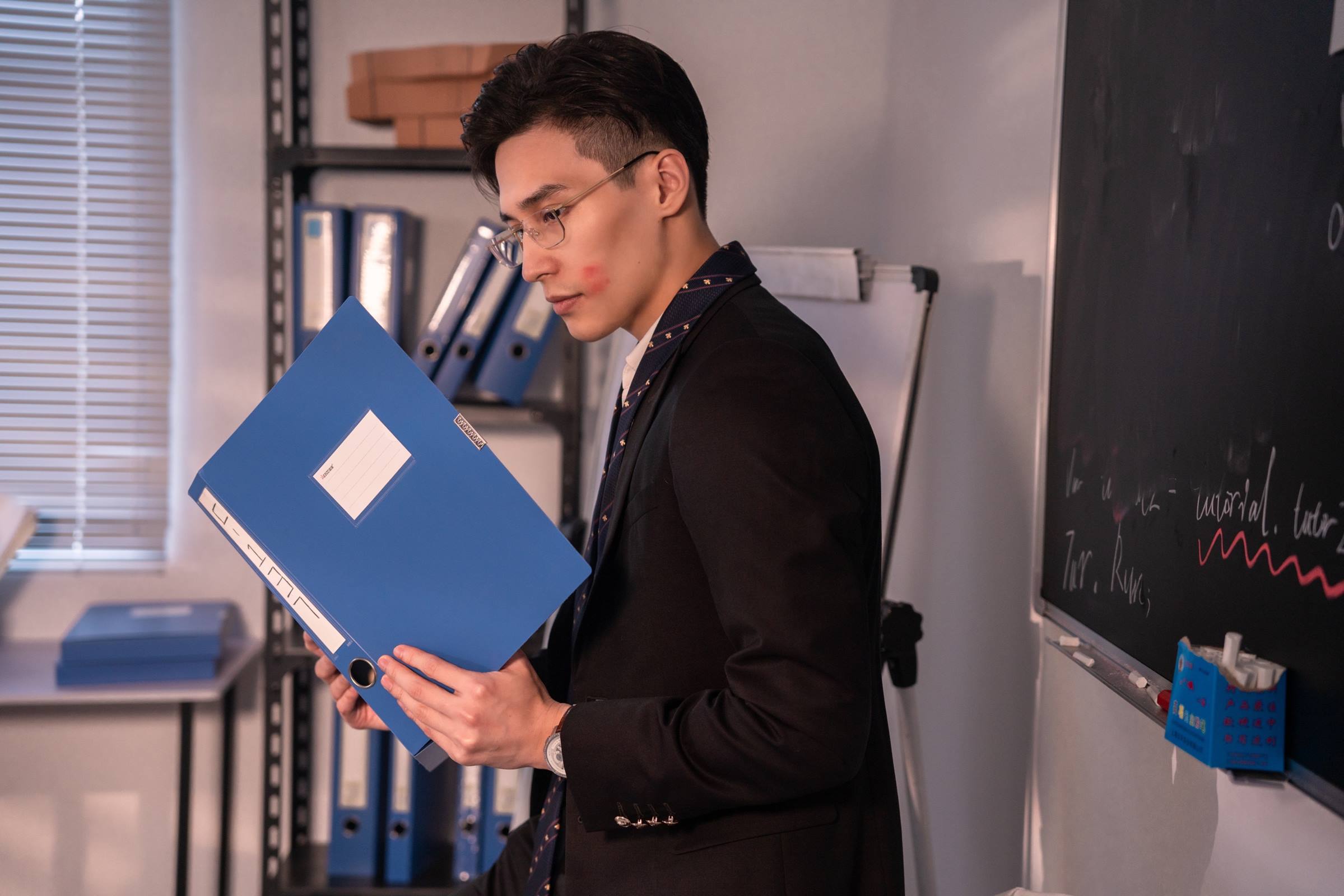 一笑芳香沁(芊川一笑) - 档案室OL[33P/222MB]