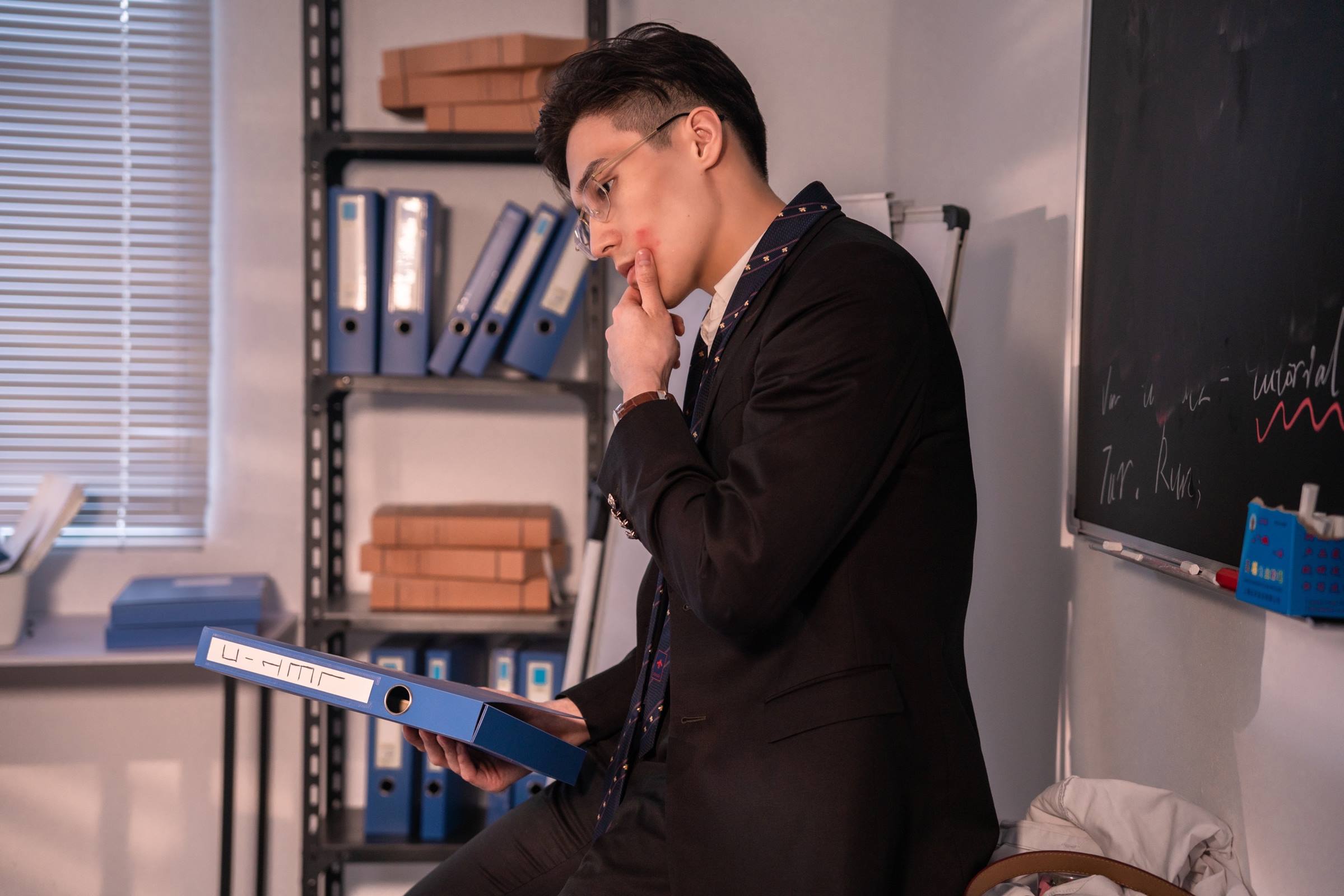 一笑芳香沁(芊川一笑) - 档案室OL[33P/222MB]