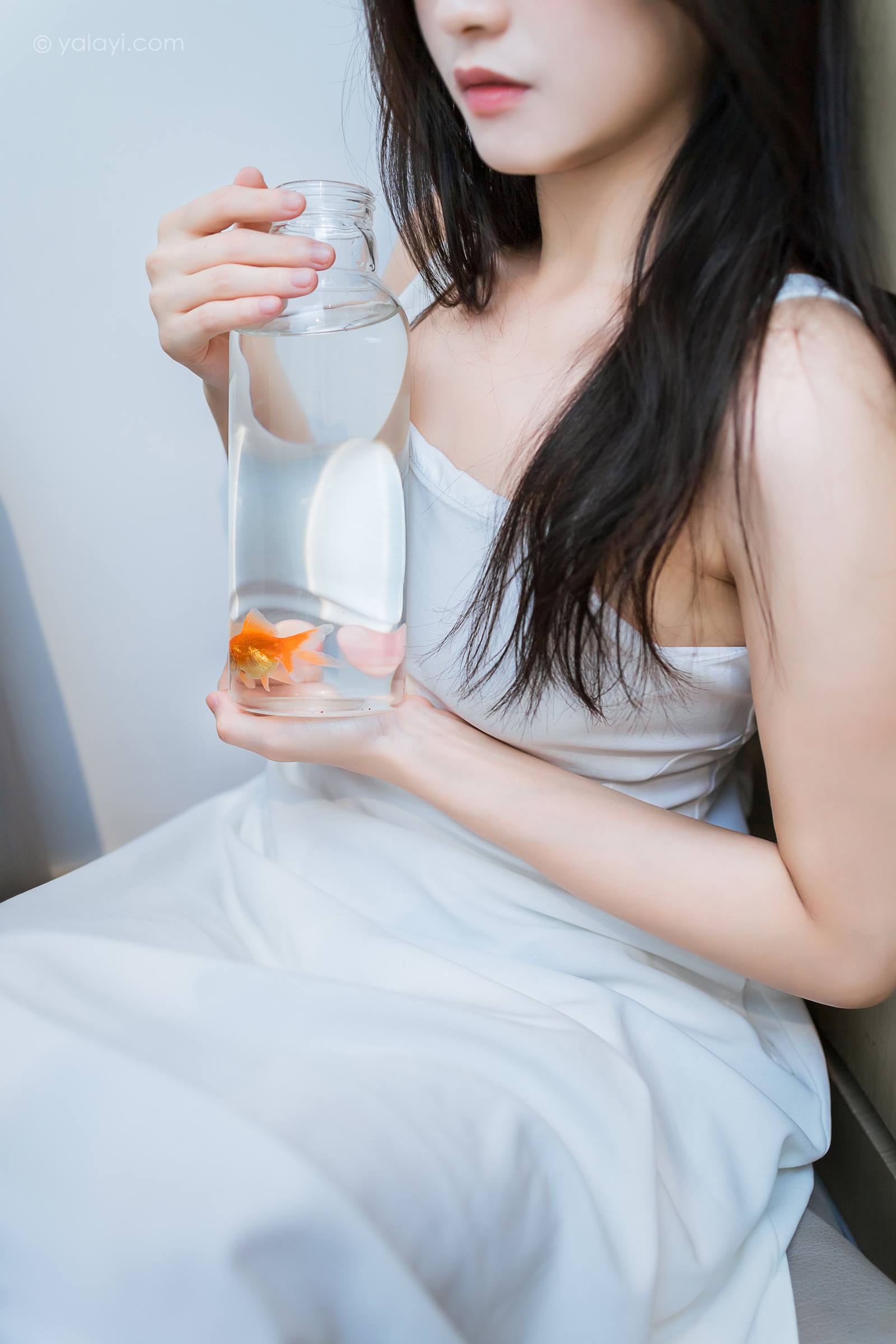 [YALAYI雅拉伊]2023.10.18 NO.1074 小金鱼 若婷[45+1P/244MB]