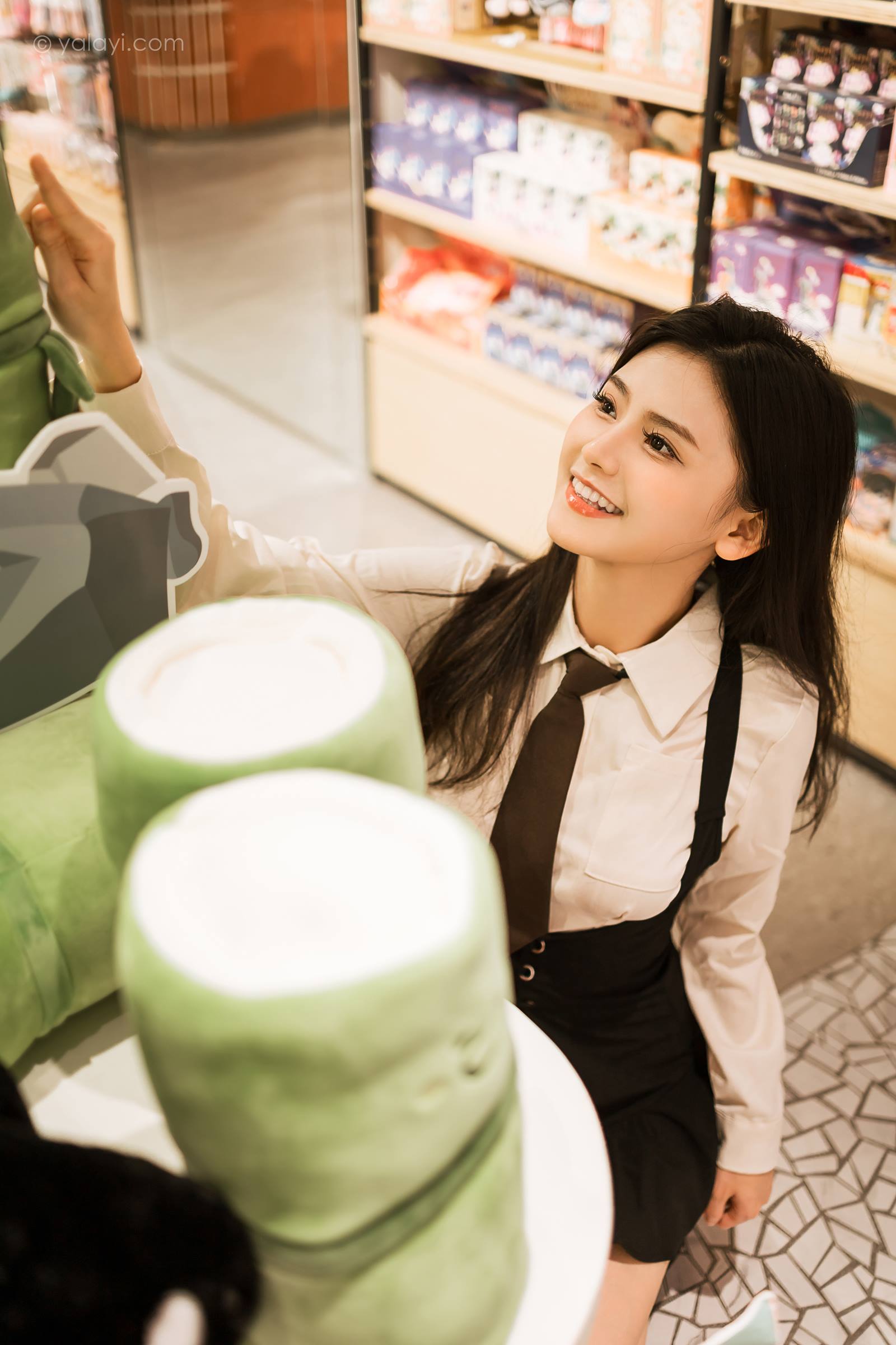 [YALAYI雅拉伊]2023.09.13 NO.1070 去逛街啦 若婷[45+1P/243MB]