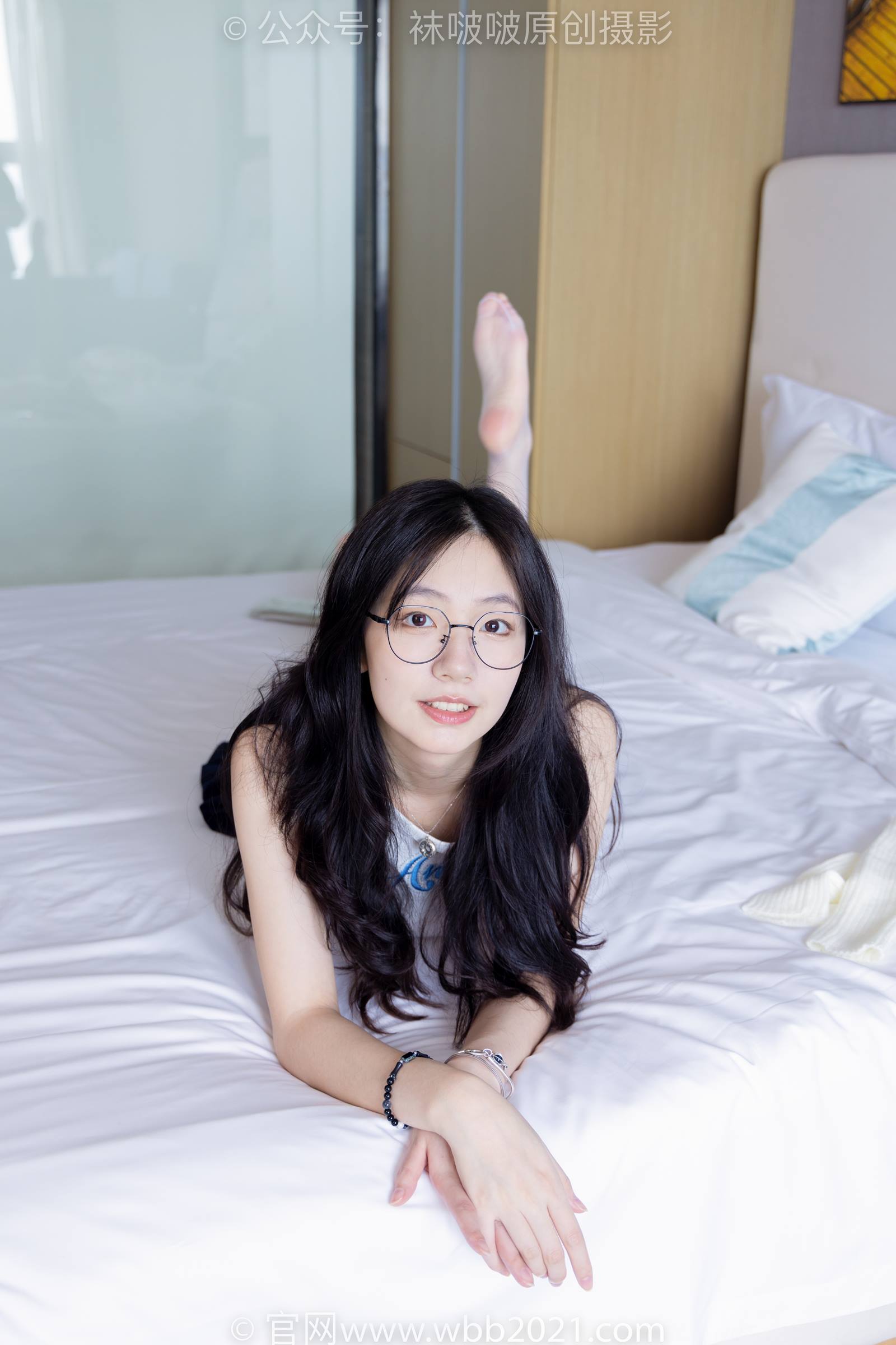 [BoBoSocks袜啵啵]NO.305 小甜豆-运动鞋、人字拖、袜套、油亮白丝[140P/1V/6.12GB]