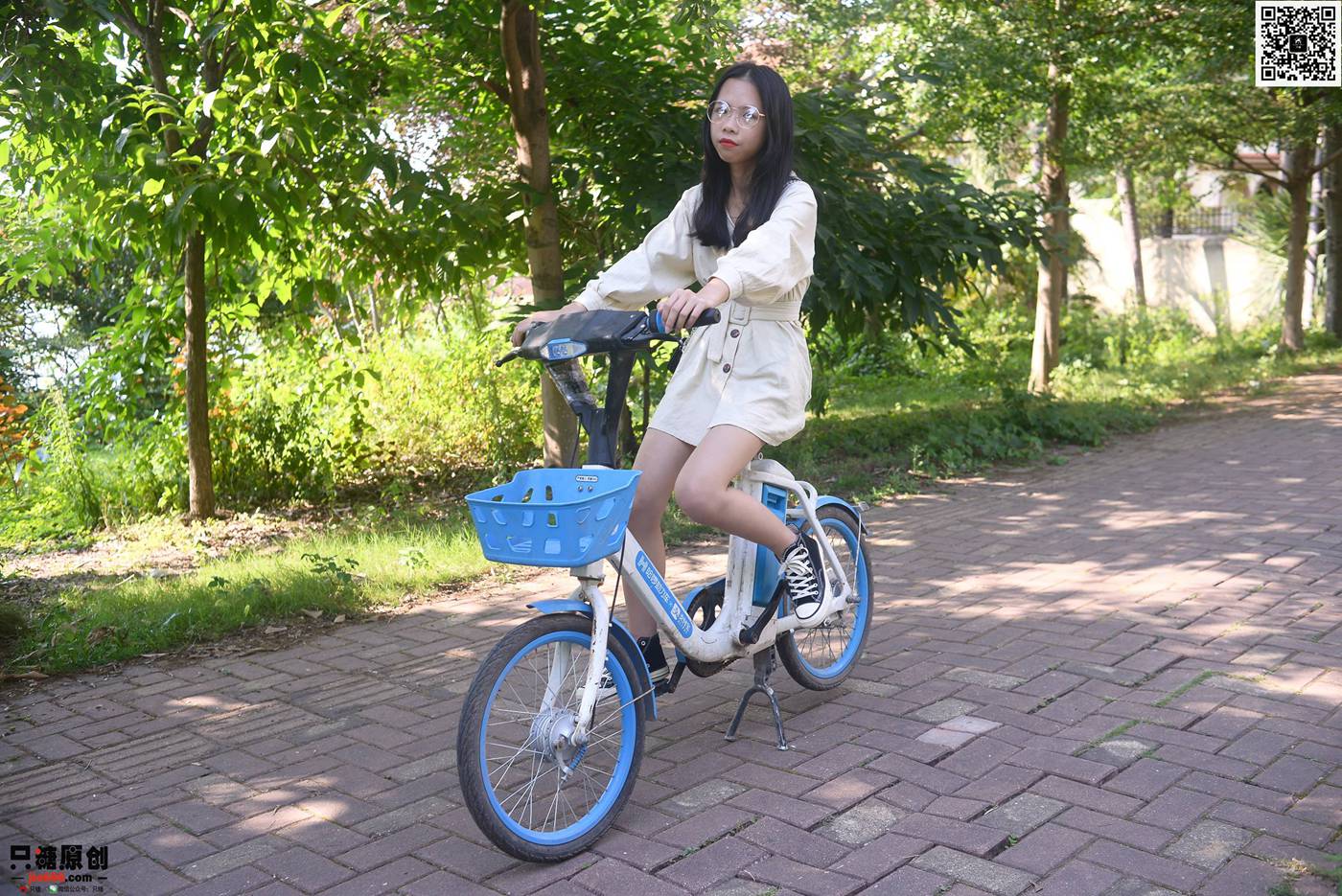 只糖棉袜 NO.340 小花 – 时光如初见 [64P/1V/583M]