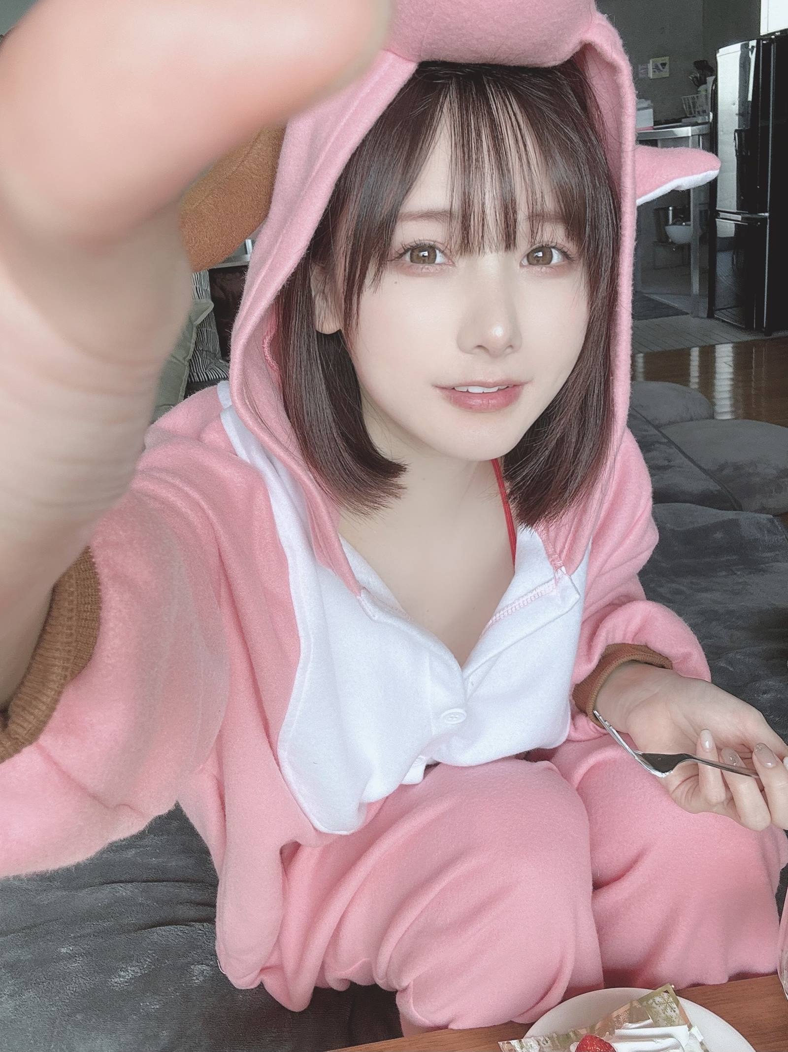 网紅Coser@けん研(けんけん) [Fantia] 2022年12月合辑 [145P/3V/946MB]