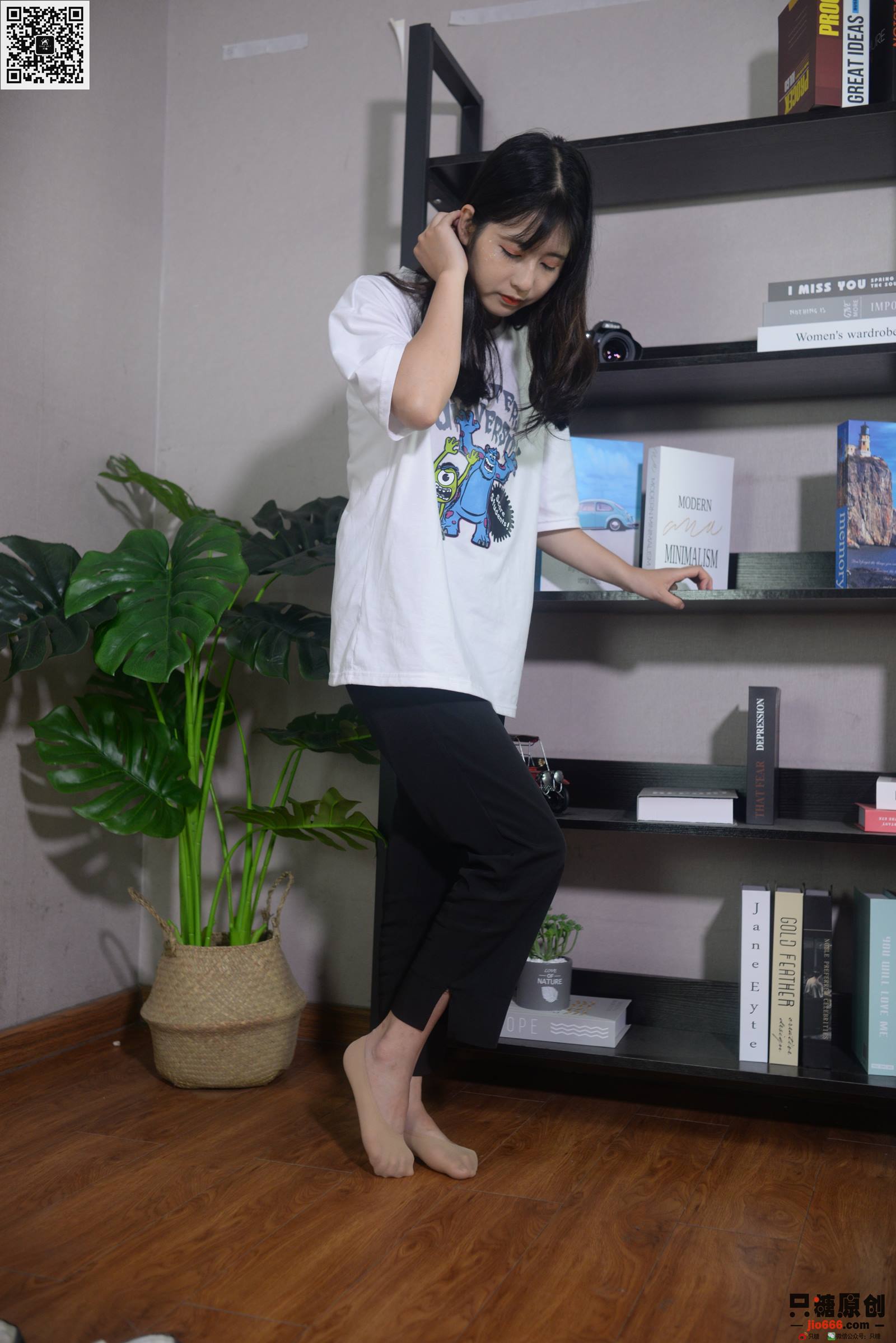 只糖棉袜 NO.451 孙怡 – 时光与花 [63P/315MB]