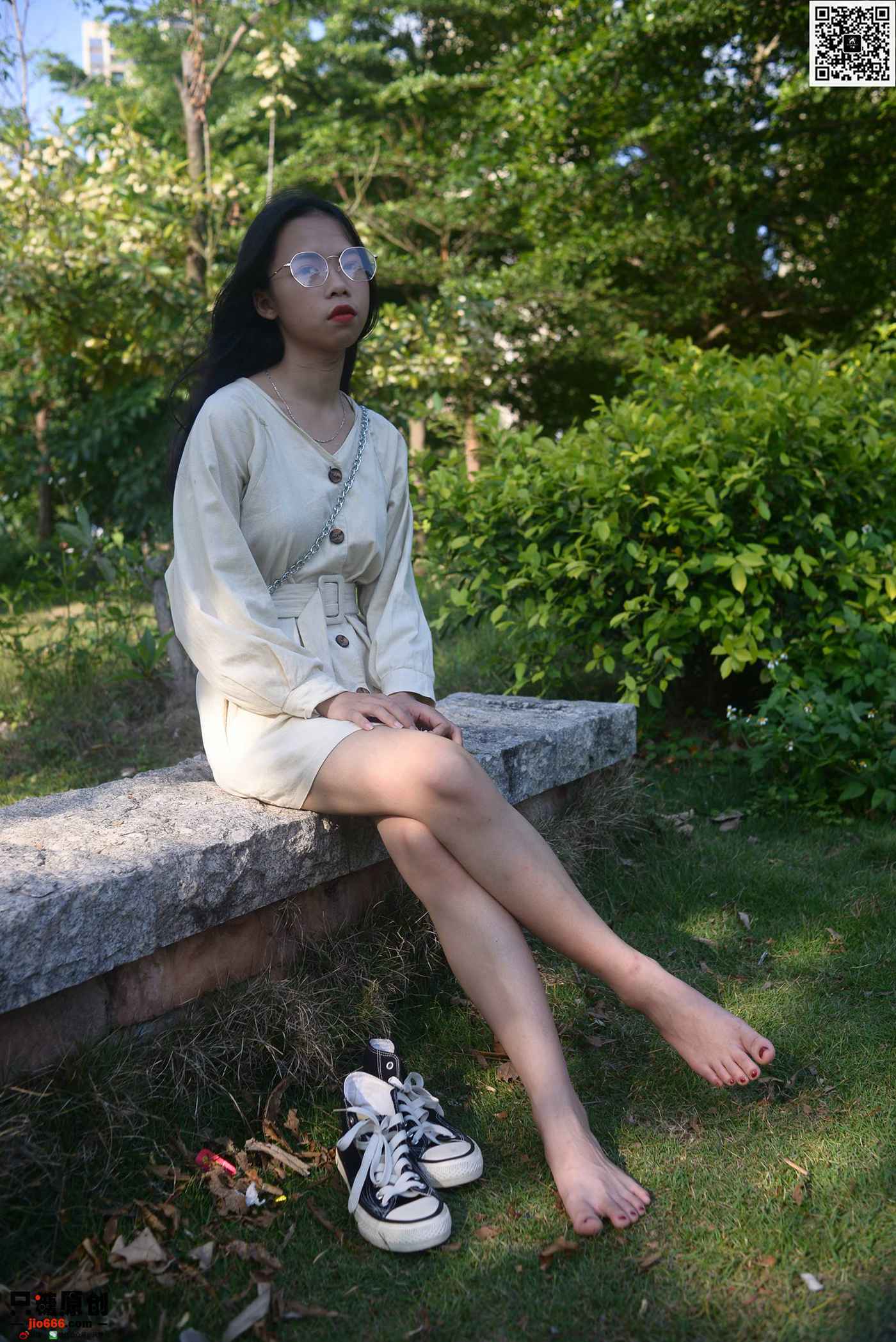 只糖棉袜 NO.340 小花 – 时光如初见 [64P/1V/583M]